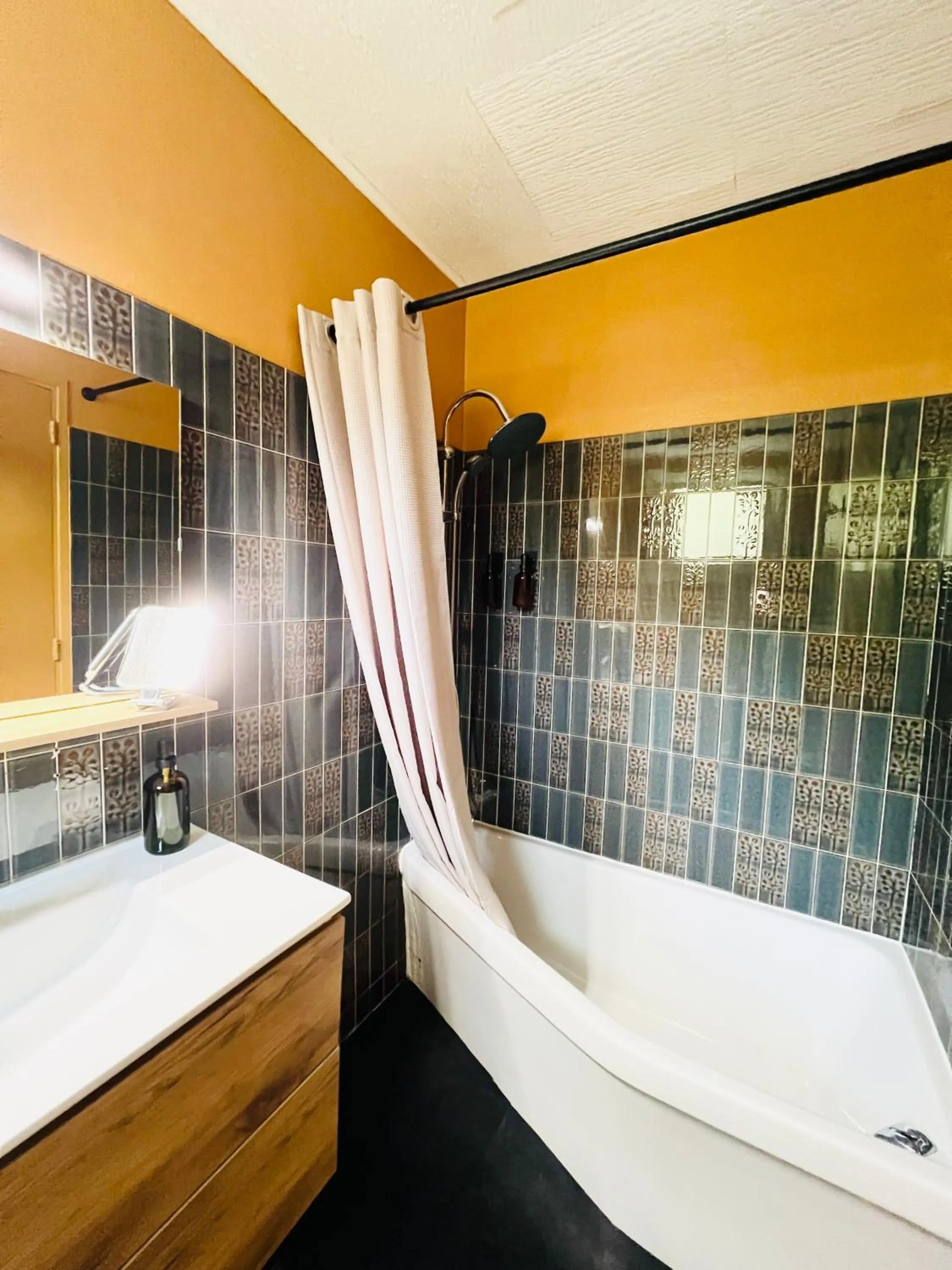 Bathroom in Motel Les Broussailles