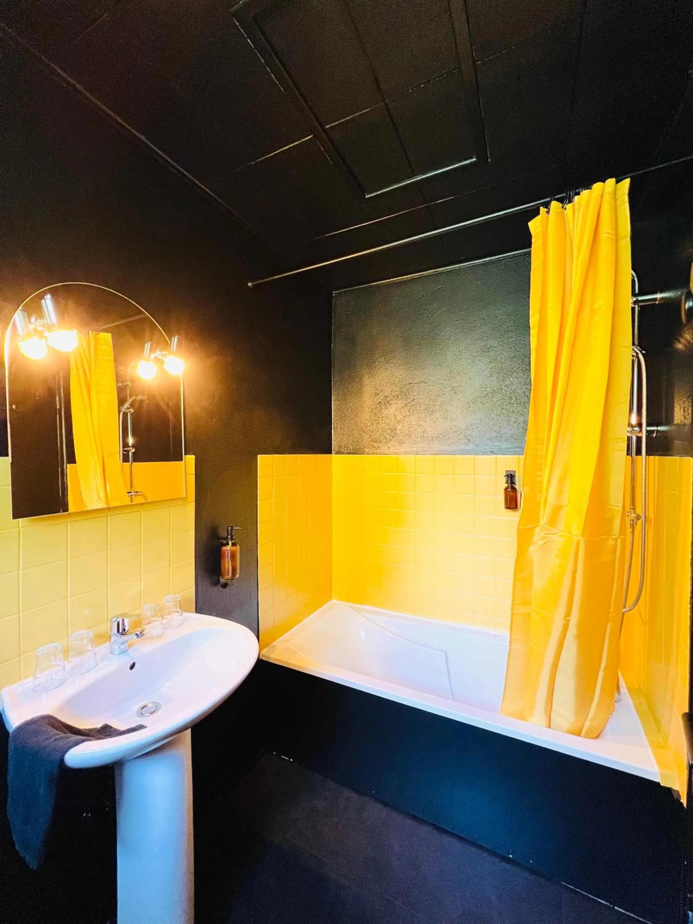 Bathroom in Motel Les Broussailles