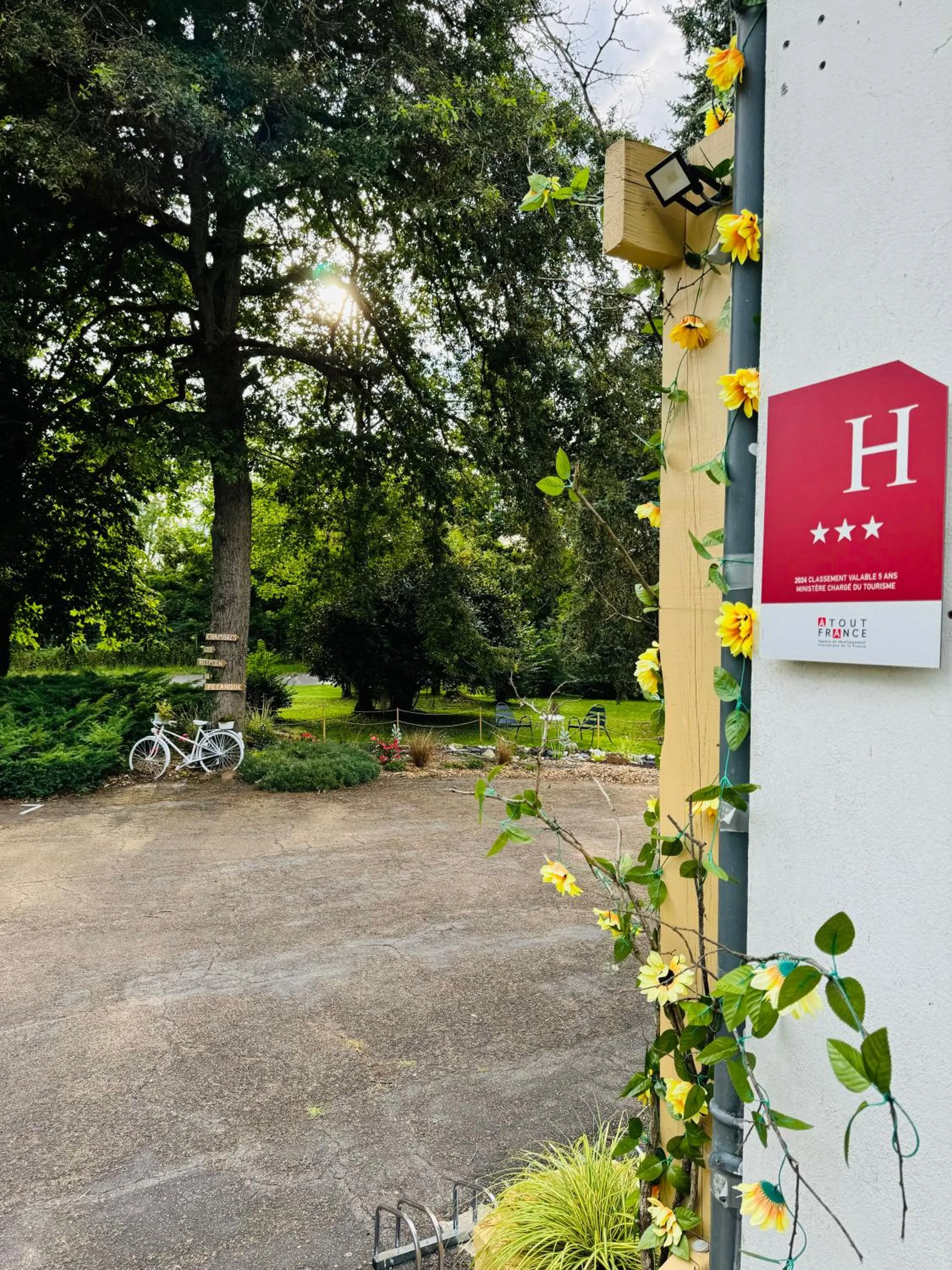 Garden in Motel Les Broussailles