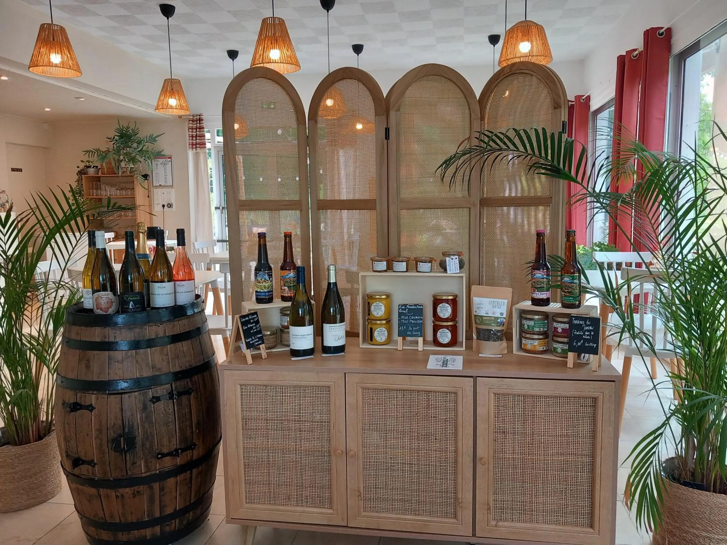 Food and drinks in Motel Les Broussailles