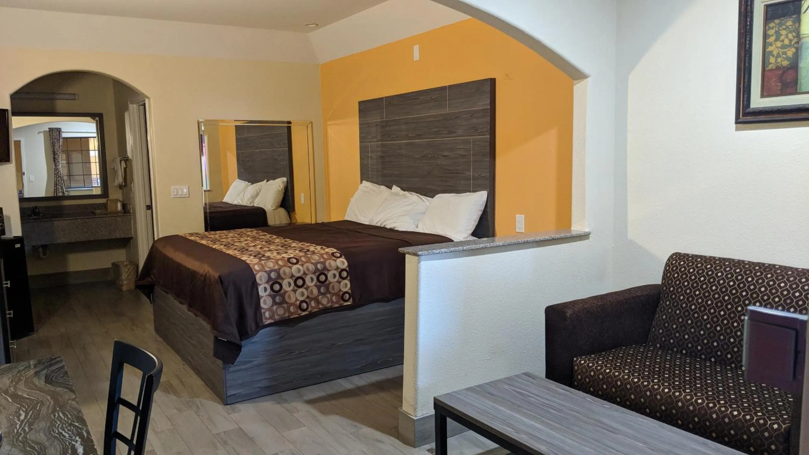 Bed in Regency Inn and Suites Galena Park