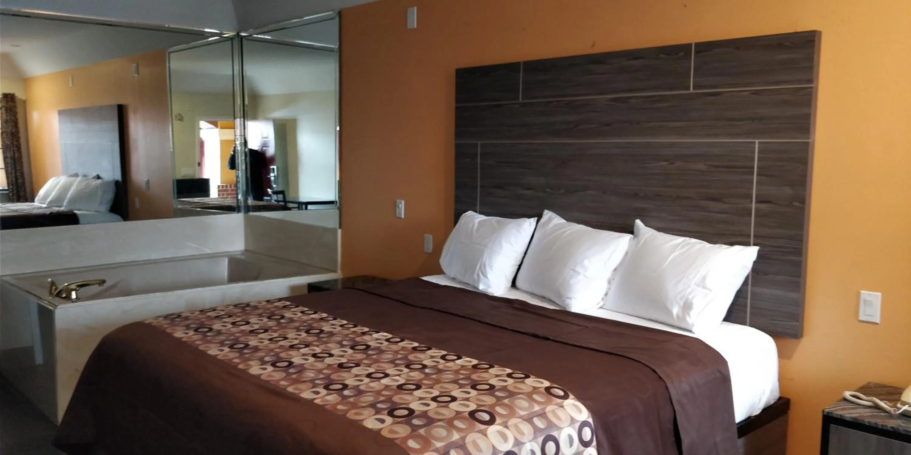 Bed in Regency Inn and Suites Galena Park