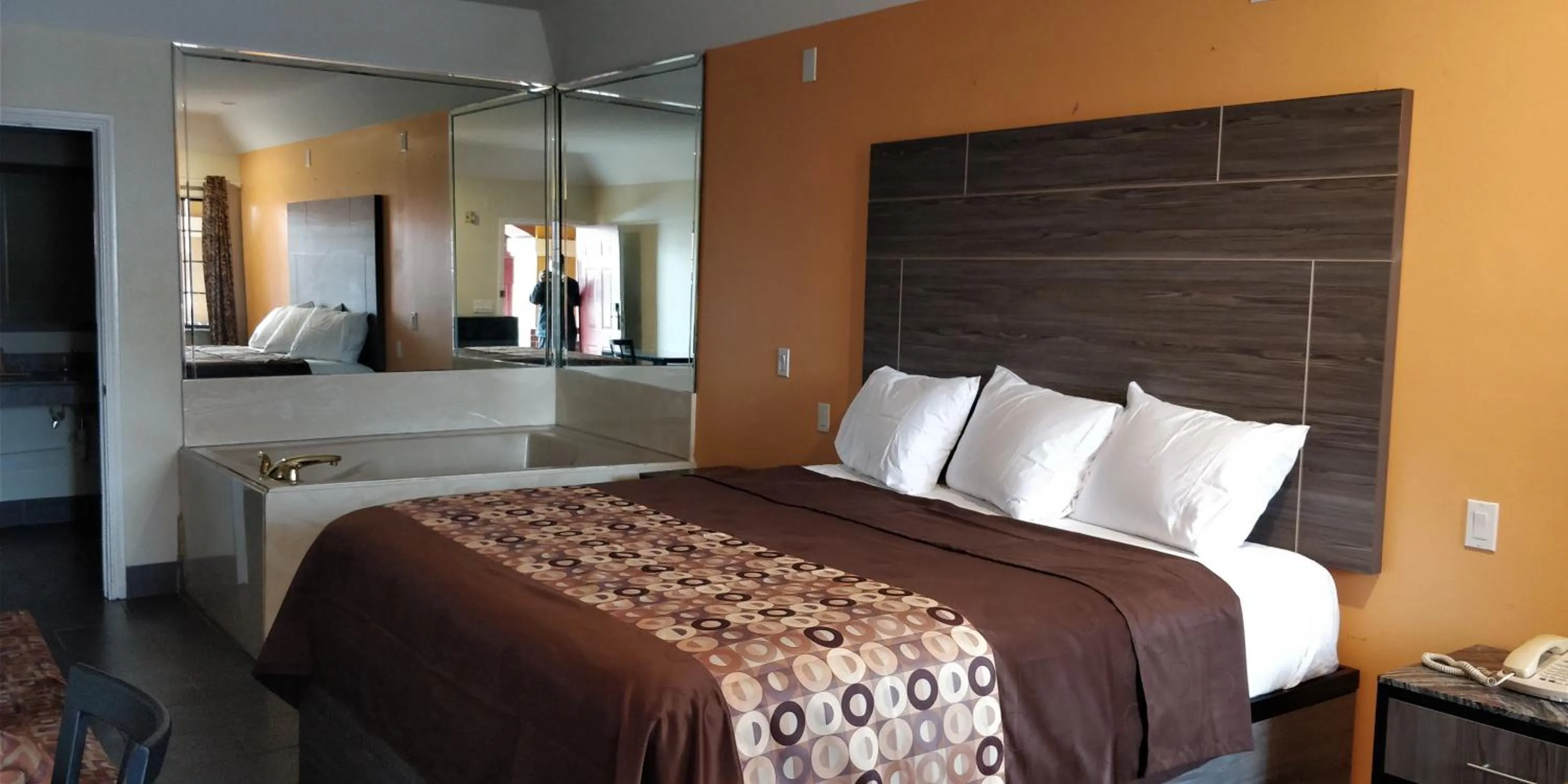 Bed in Regency Inn and Suites Galena Park