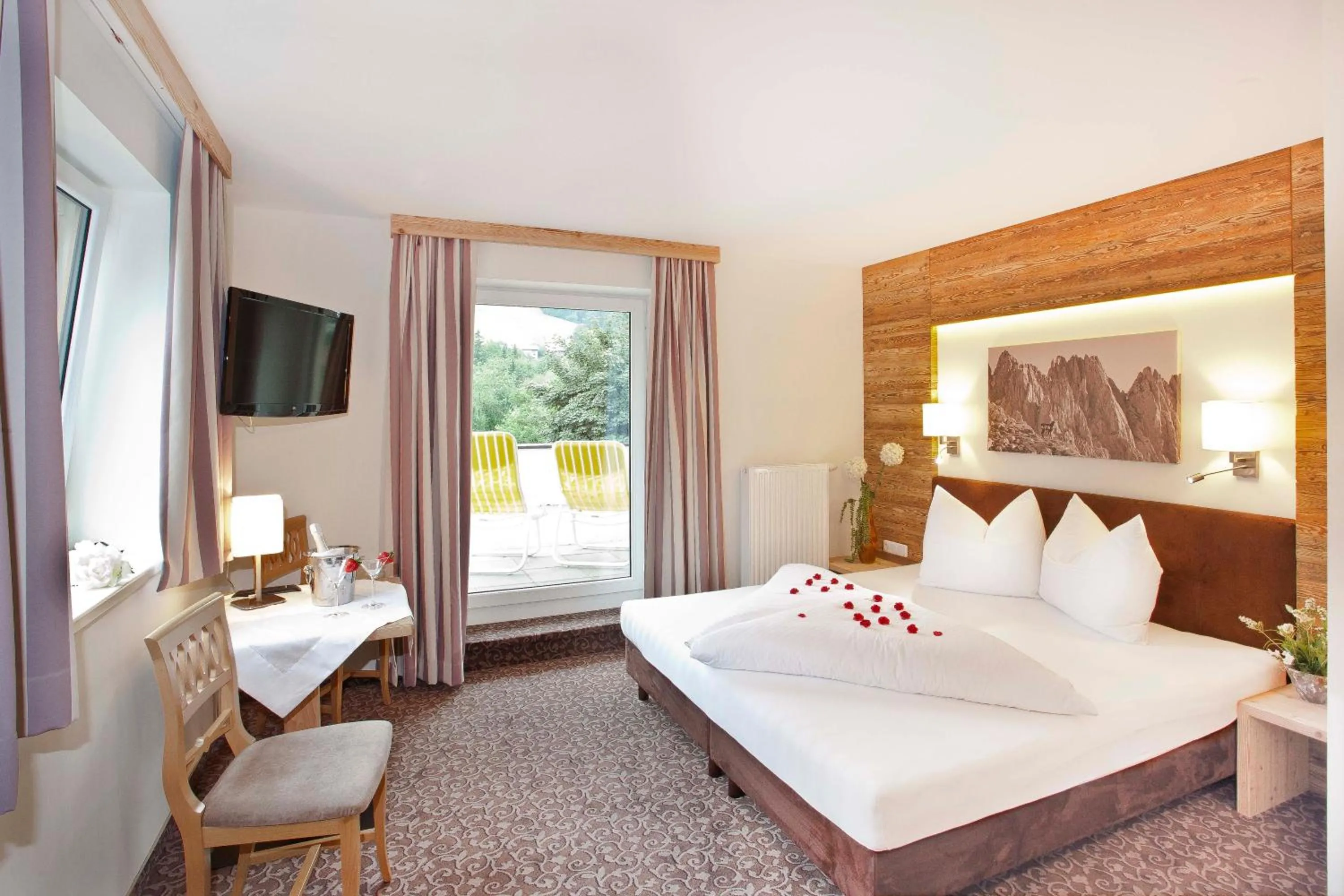 Photo of the whole room, Bed in Gasthof zum Wilden Kaiser