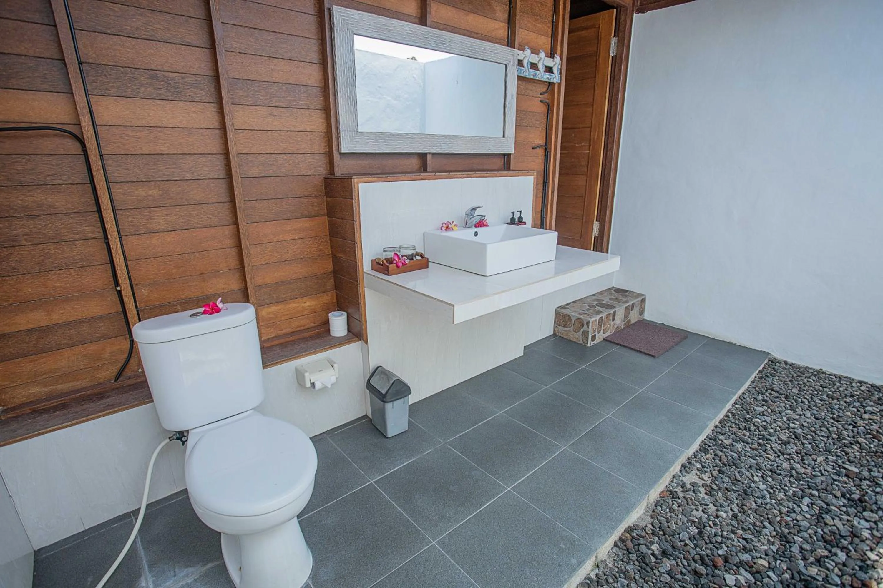 Lembongan Mantra Huts