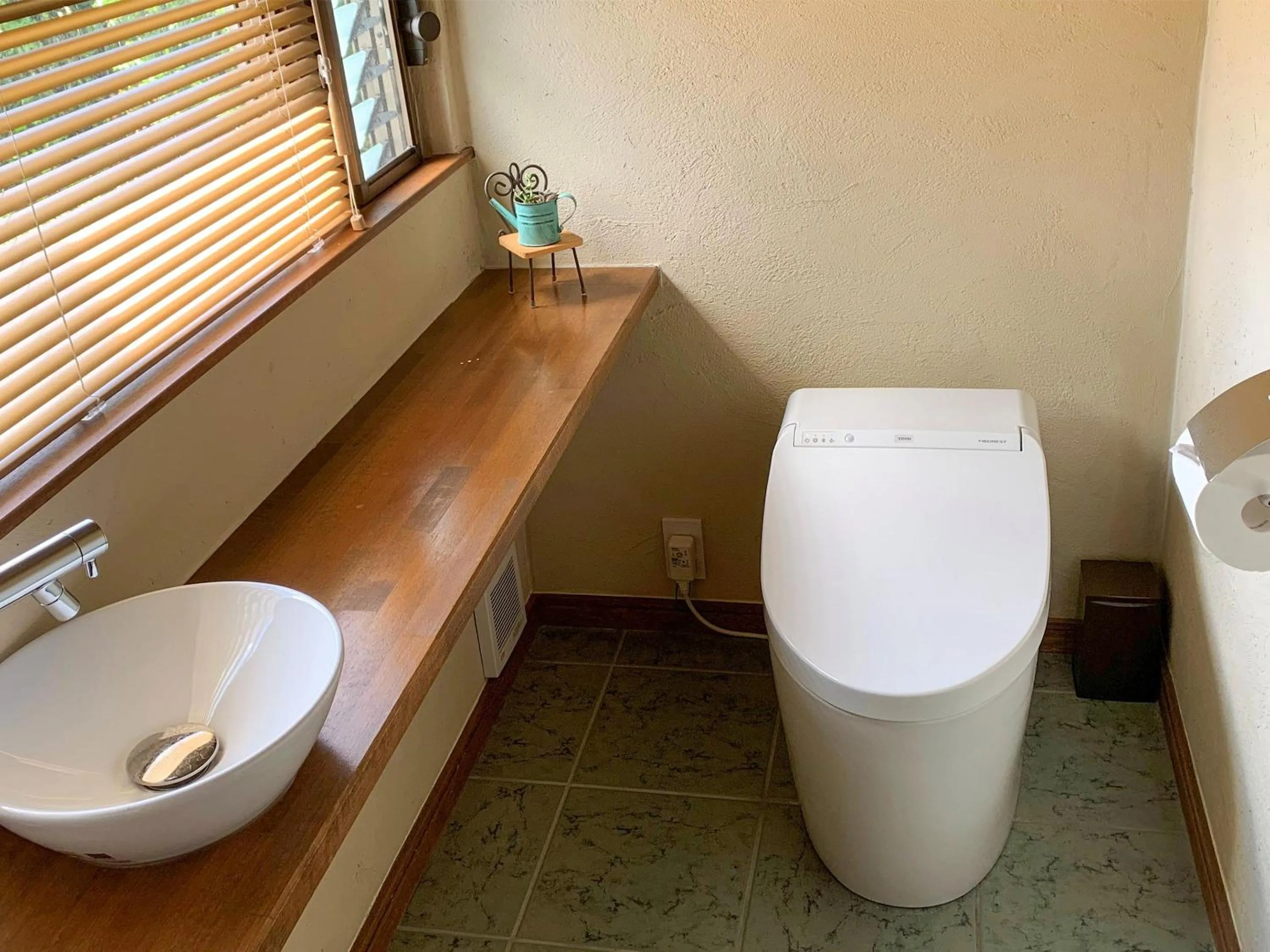 Toilet in Akabana Inn