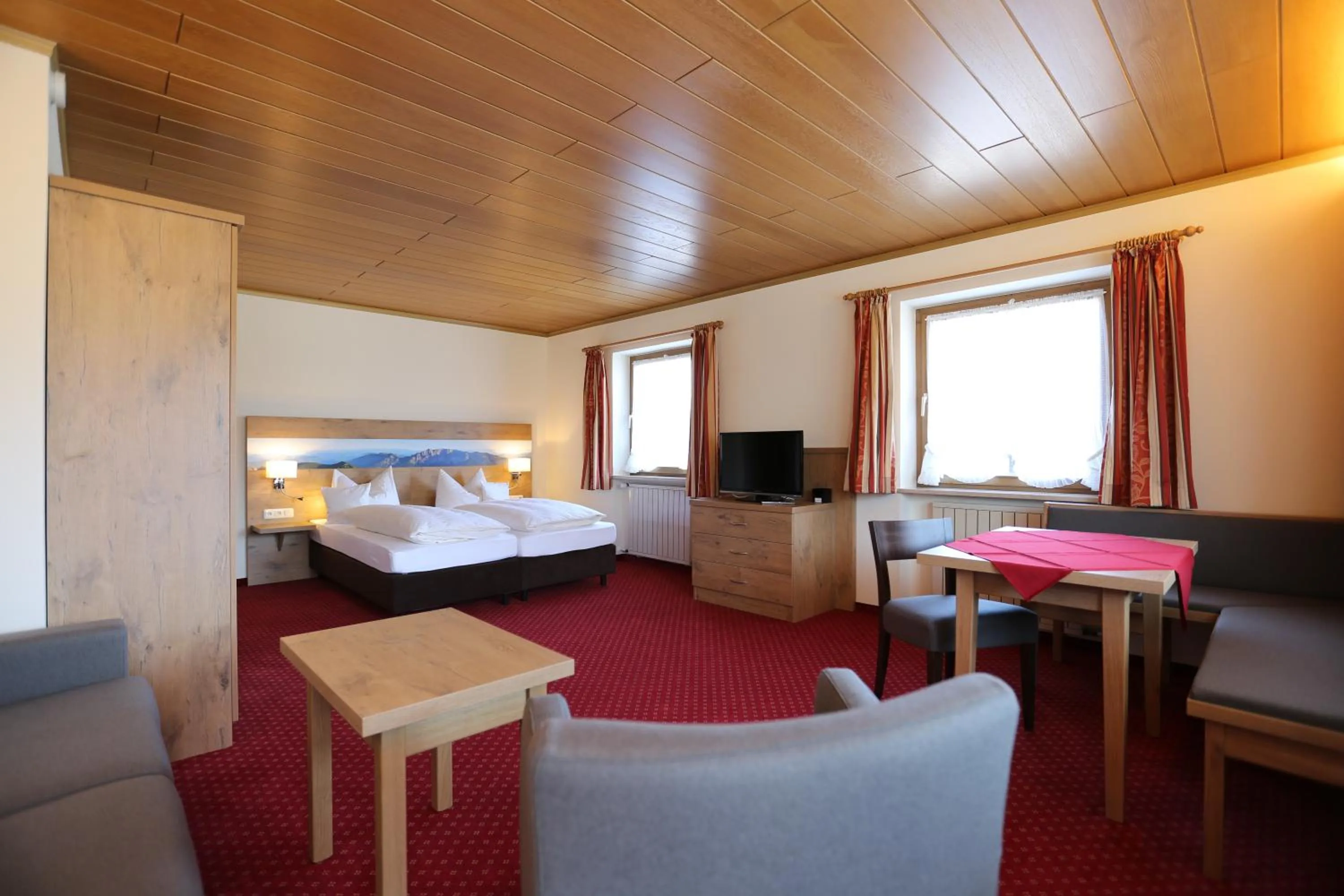 Photo of the whole room, Bed in Gästehaus Heimgarten