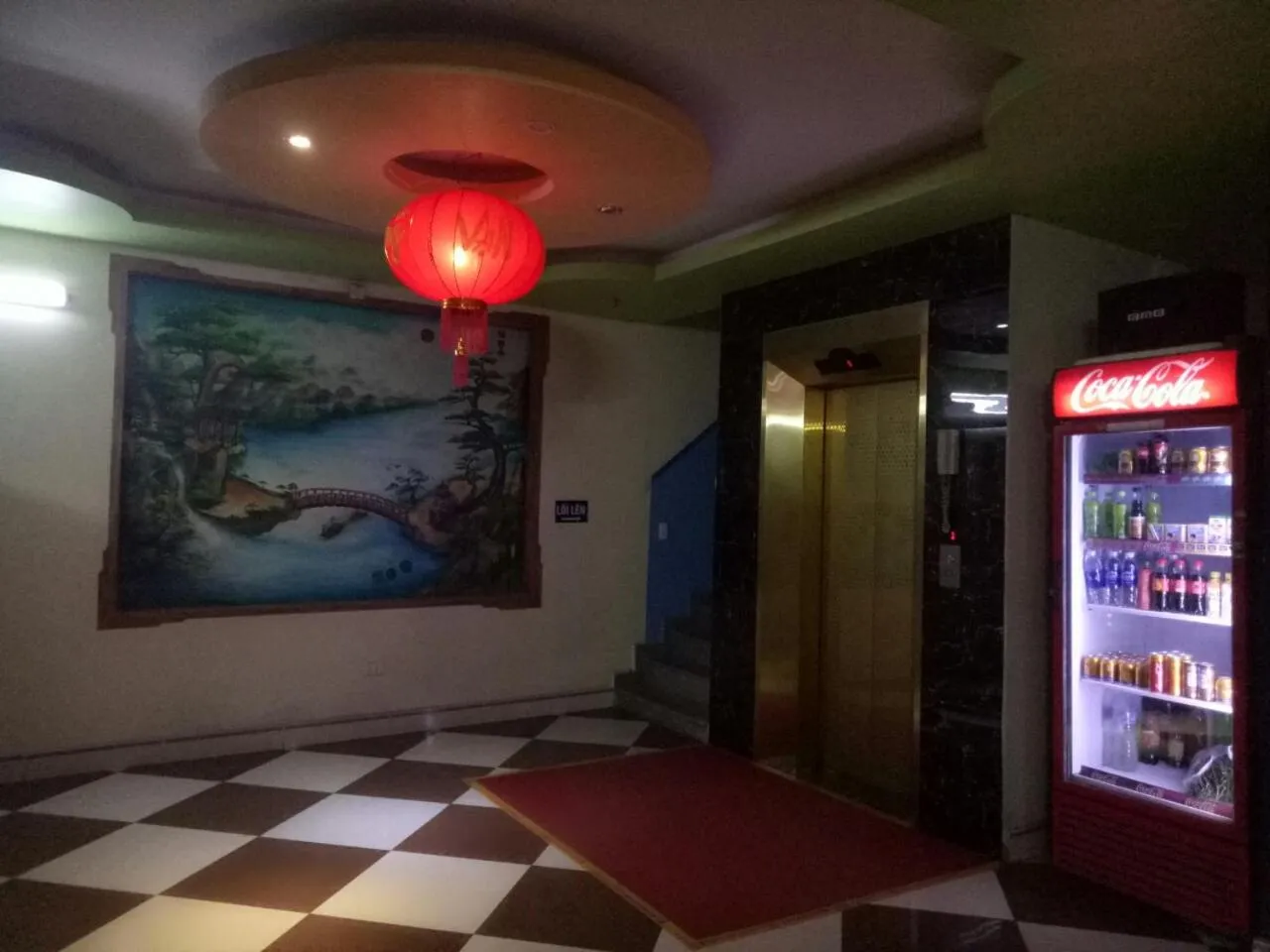 Supermarket/grocery shop in Tuan Tu Hotel