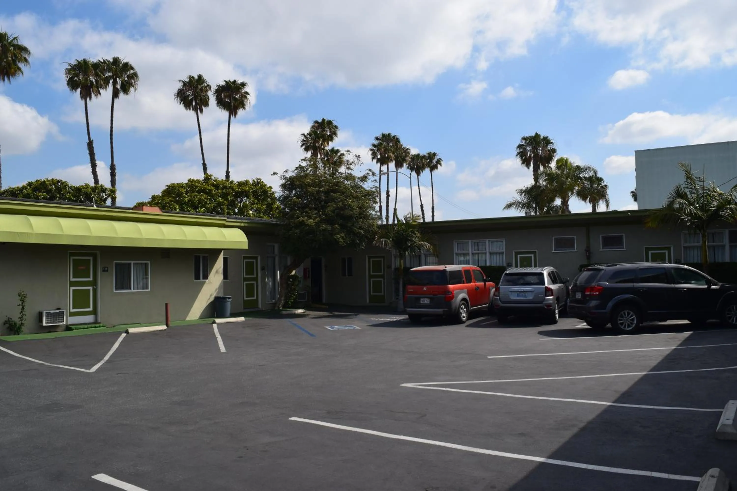 Property building in Encore Motel Near Marina Del Rey, Culver City & Venice