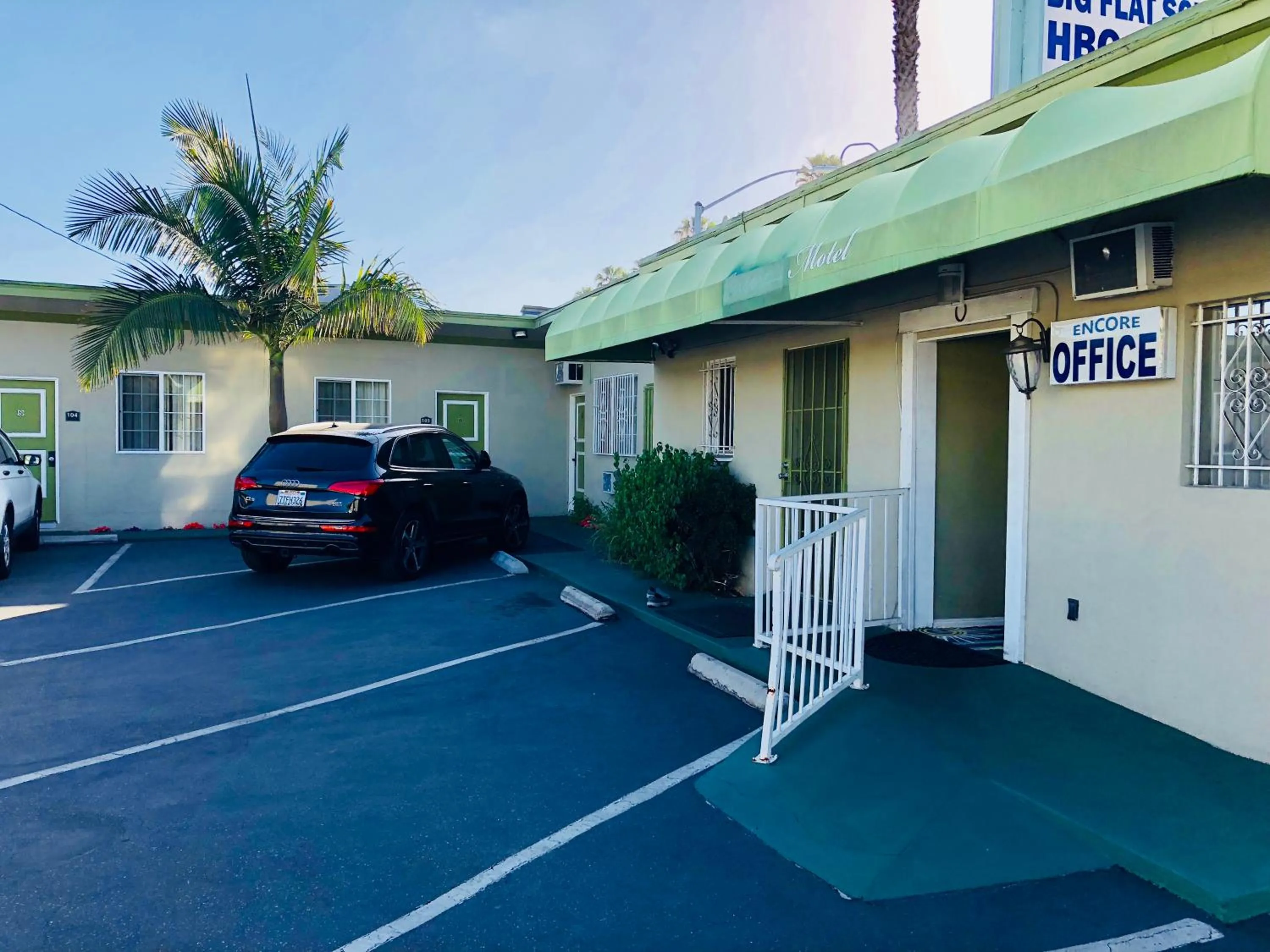 Facade/entrance in Encore Motel Near Marina Del Rey, Culver City & Venice