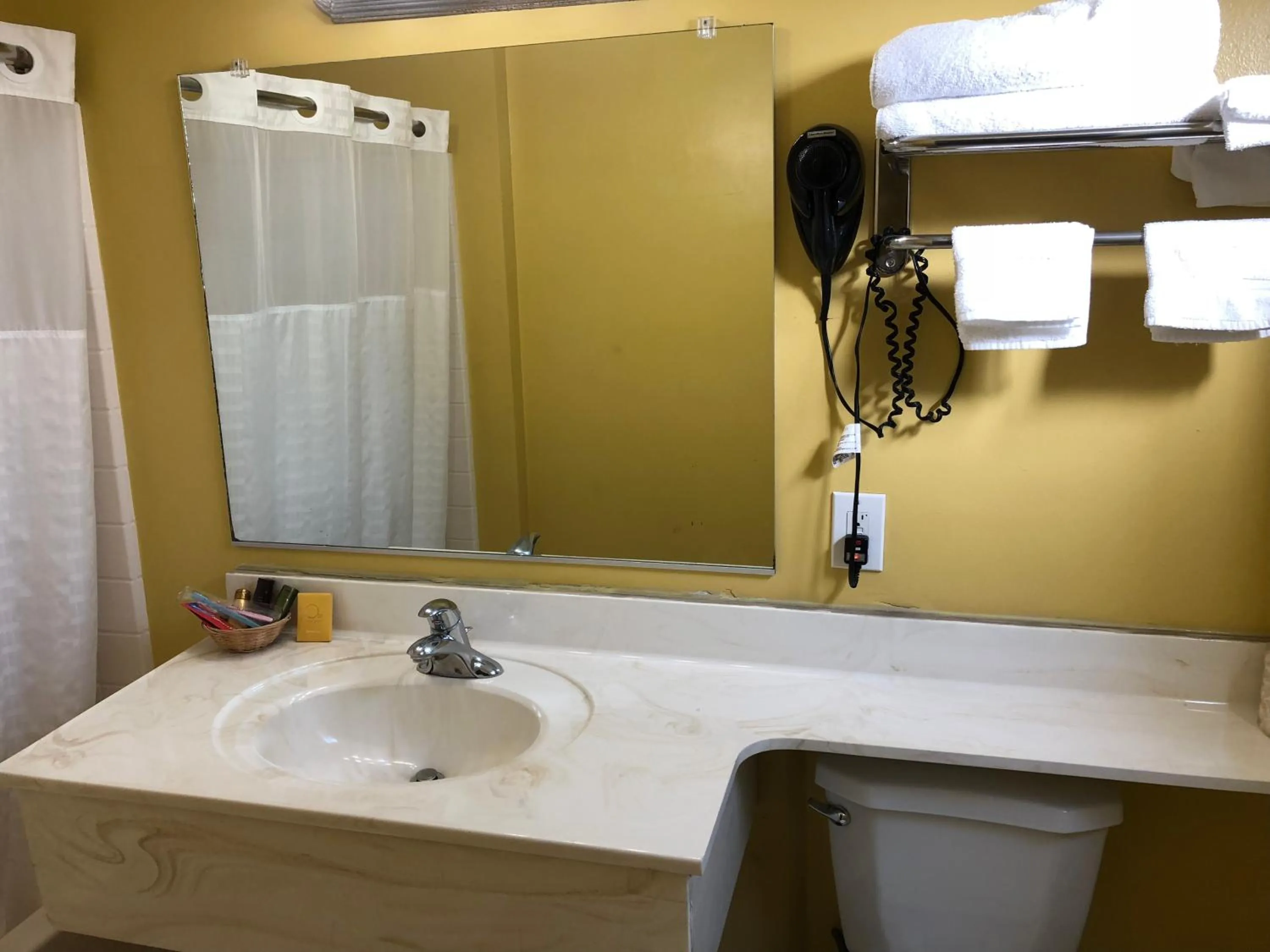 Bathroom in Encore Motel Near Marina Del Rey, Culver City & Venice