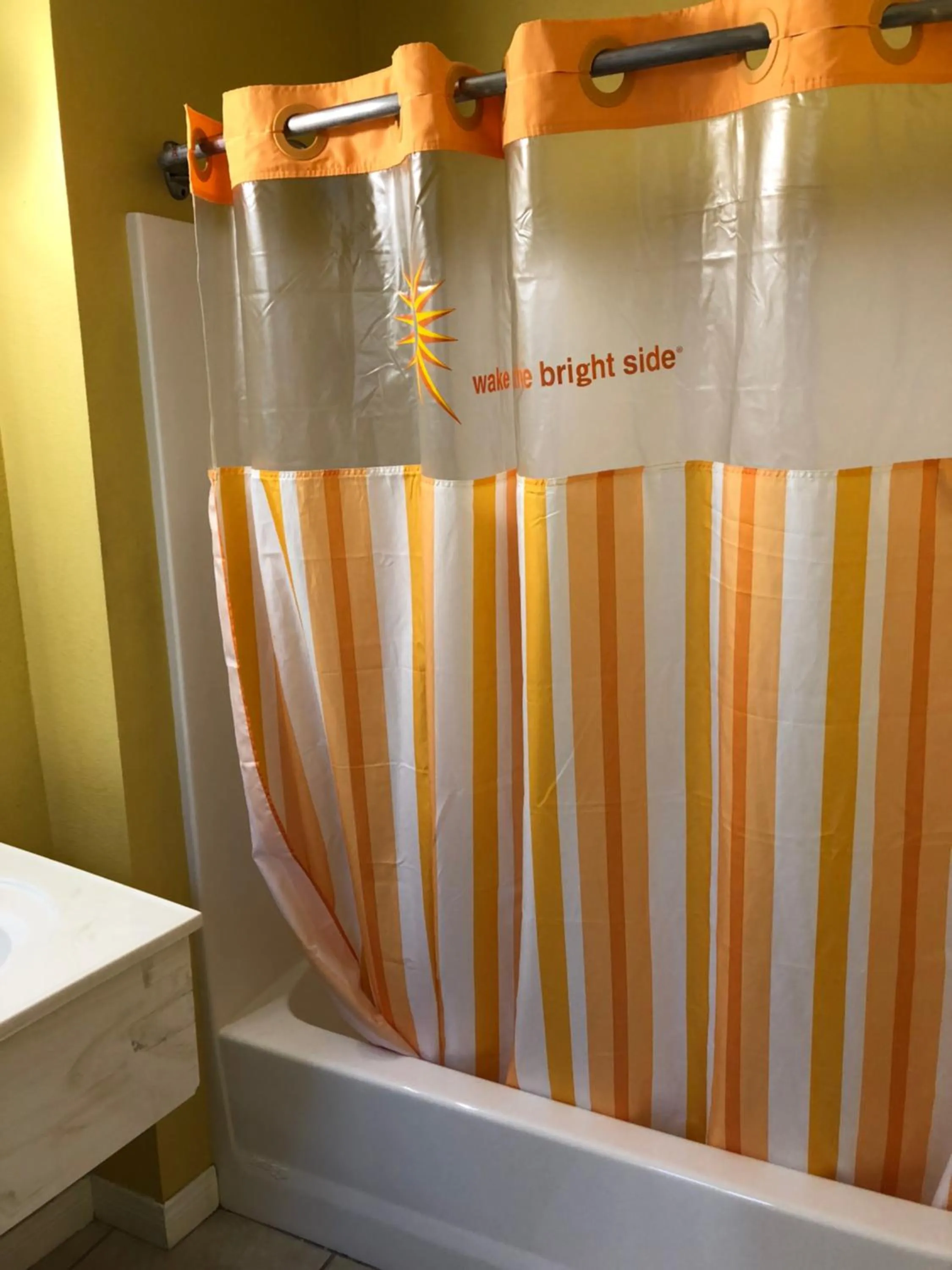 Shower in Encore Motel Near Marina Del Rey, Culver City & Venice