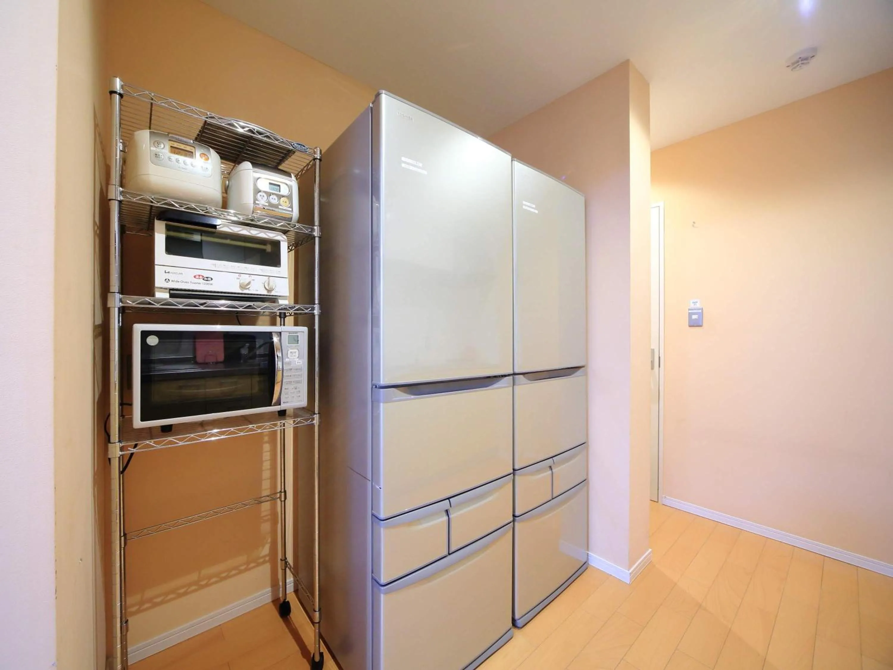 Communal kitchen in コージーイン 東京桜新町