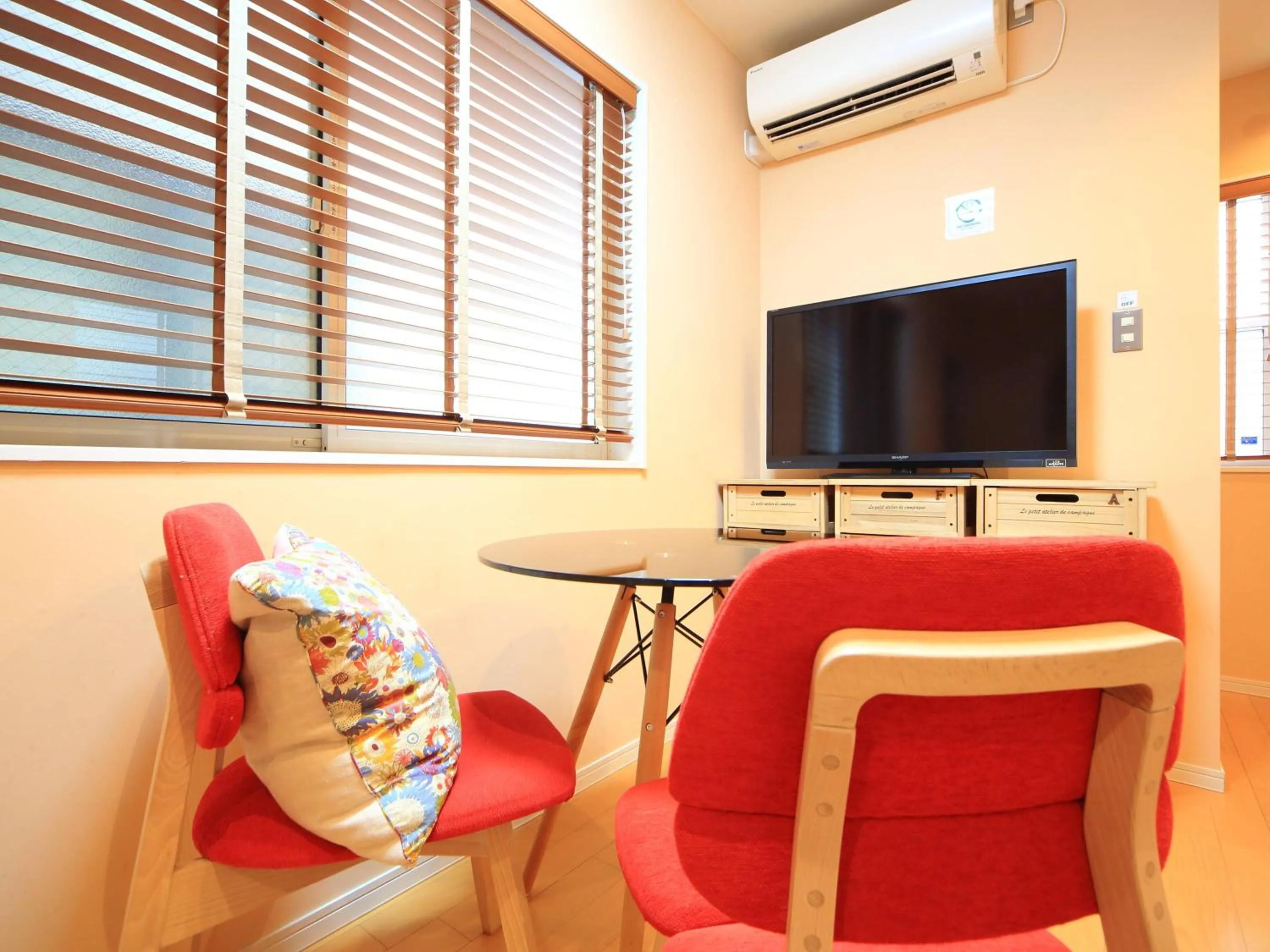 Communal lounge/ TV room in コージーイン 東京桜新町