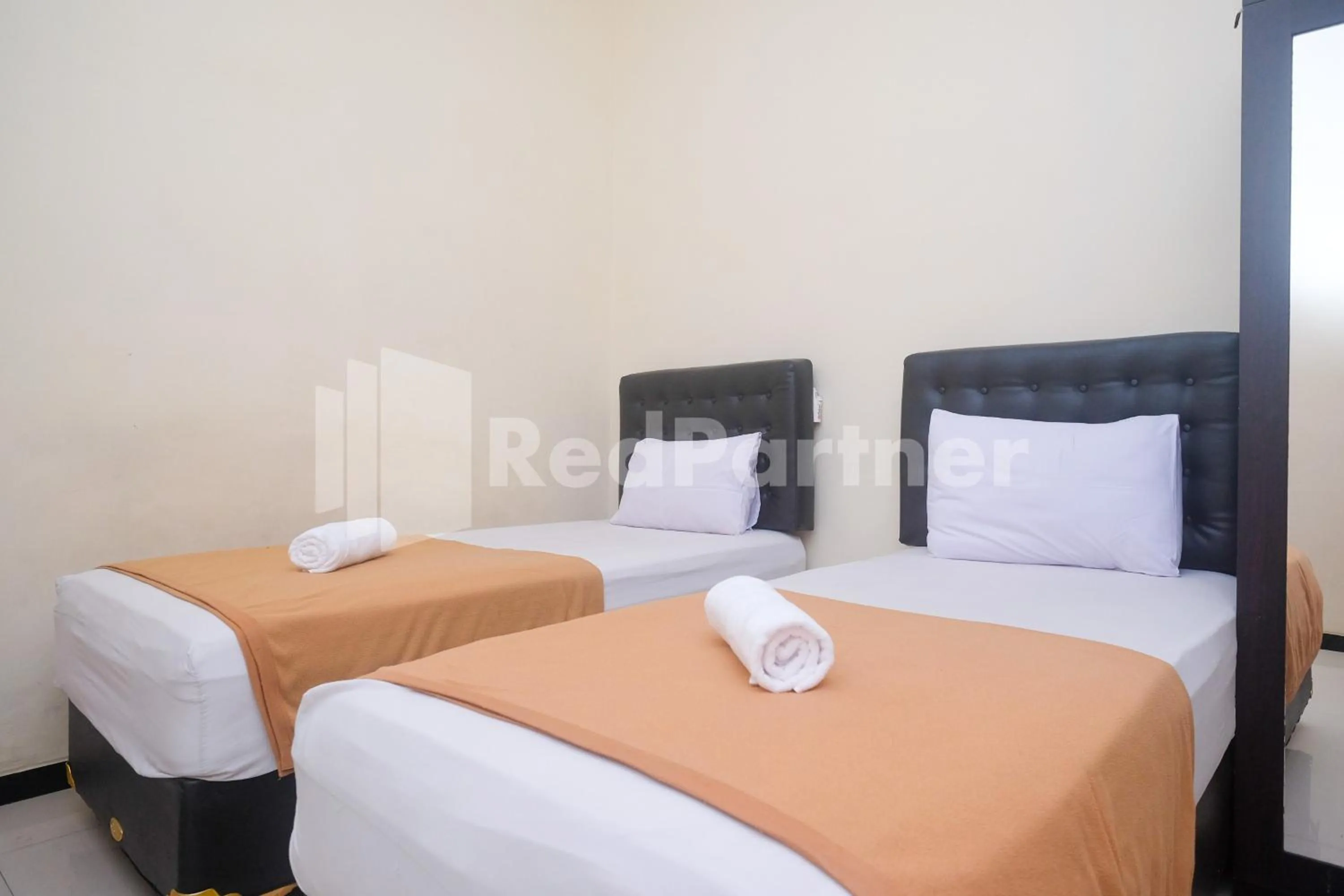 Bed in Griya Loka 1 Syariah Near RSUD Dr Kariadi Mitra RedDoorz