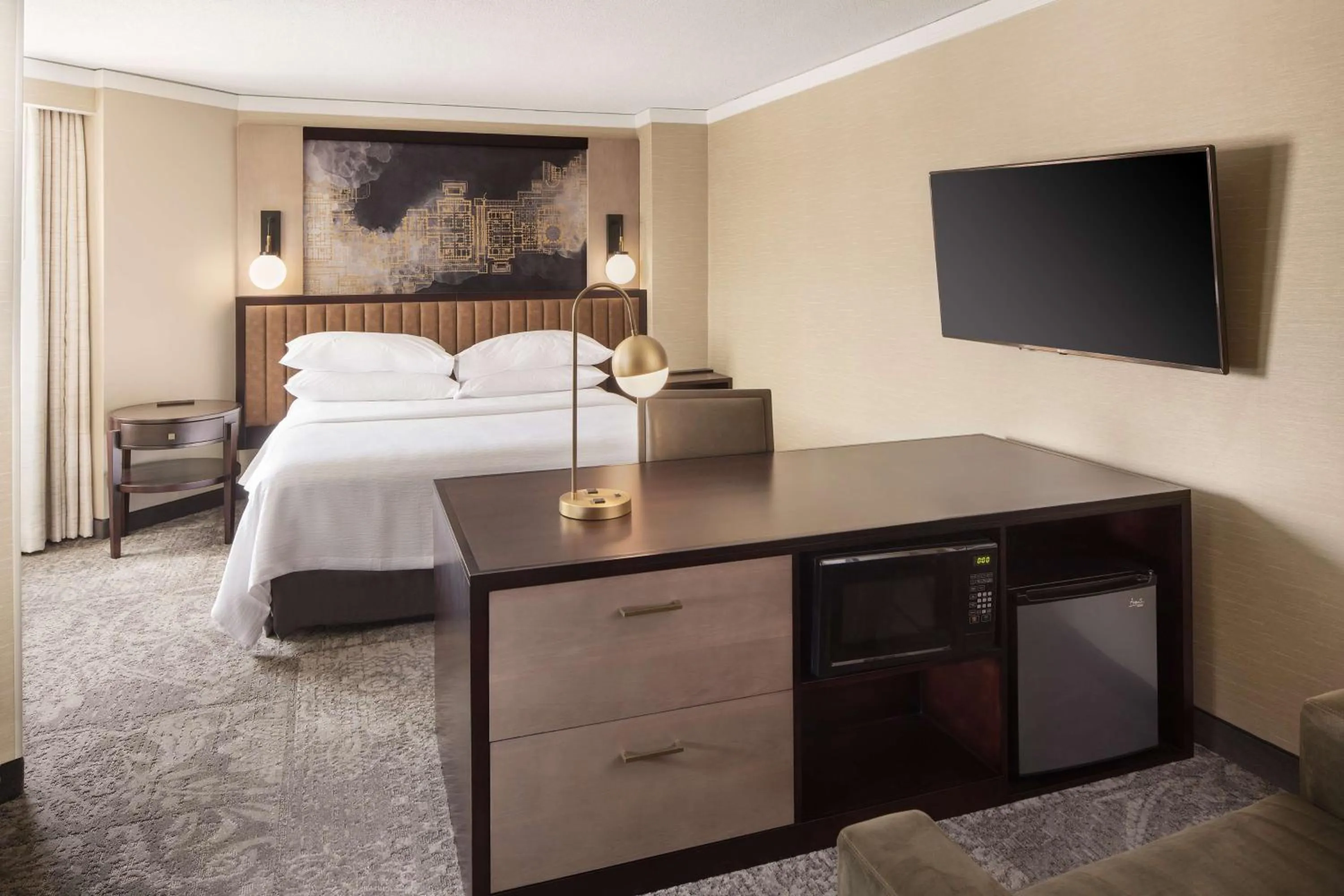 Bedroom, Bed in Embassy Suites Tysons Corner