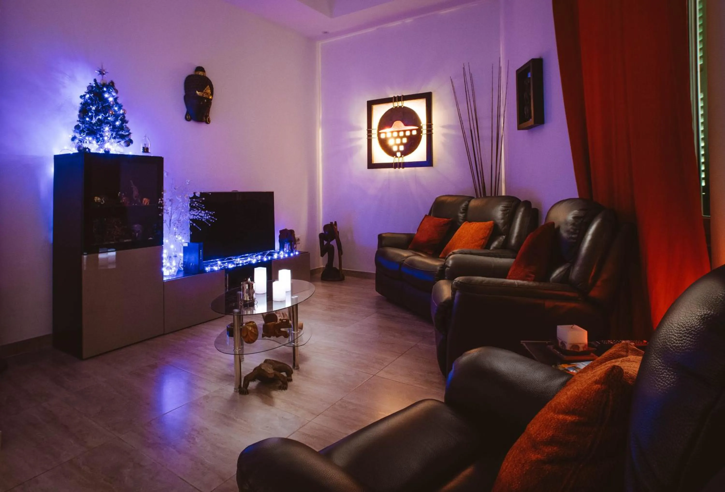 Communal lounge/ TV room in Fauzia B&B