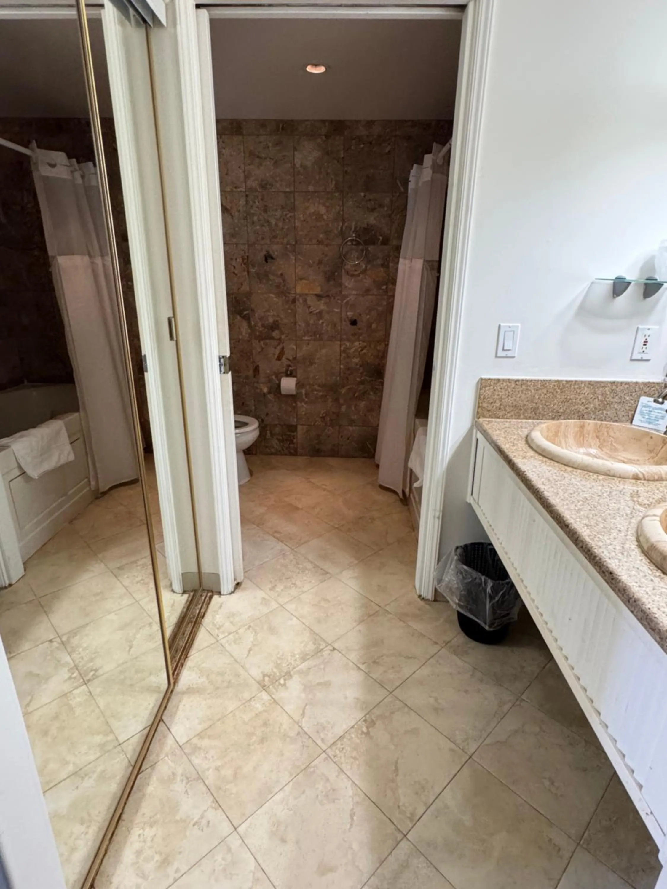 Bathroom in Hotel Coral Reef