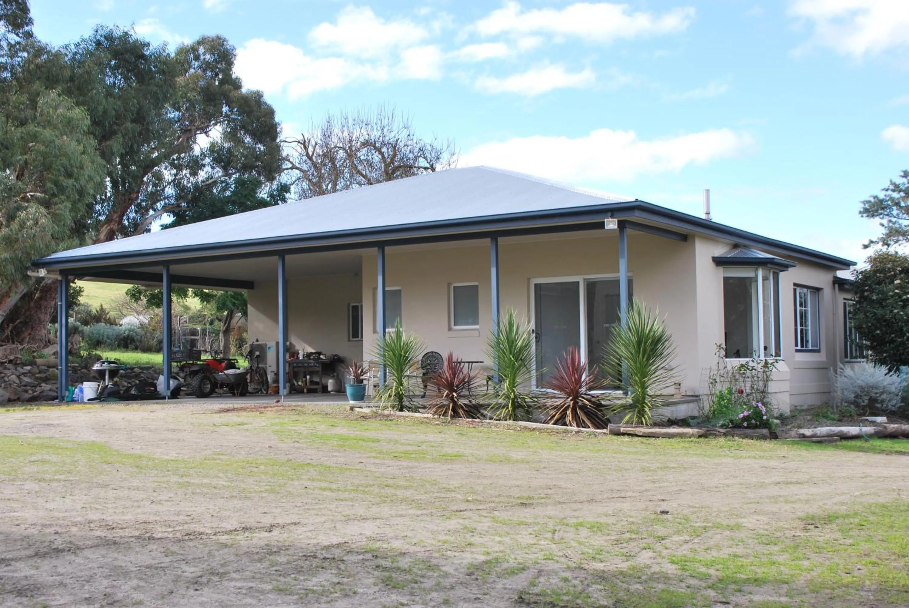 Back Valley Farmstay Bed and Breakfast