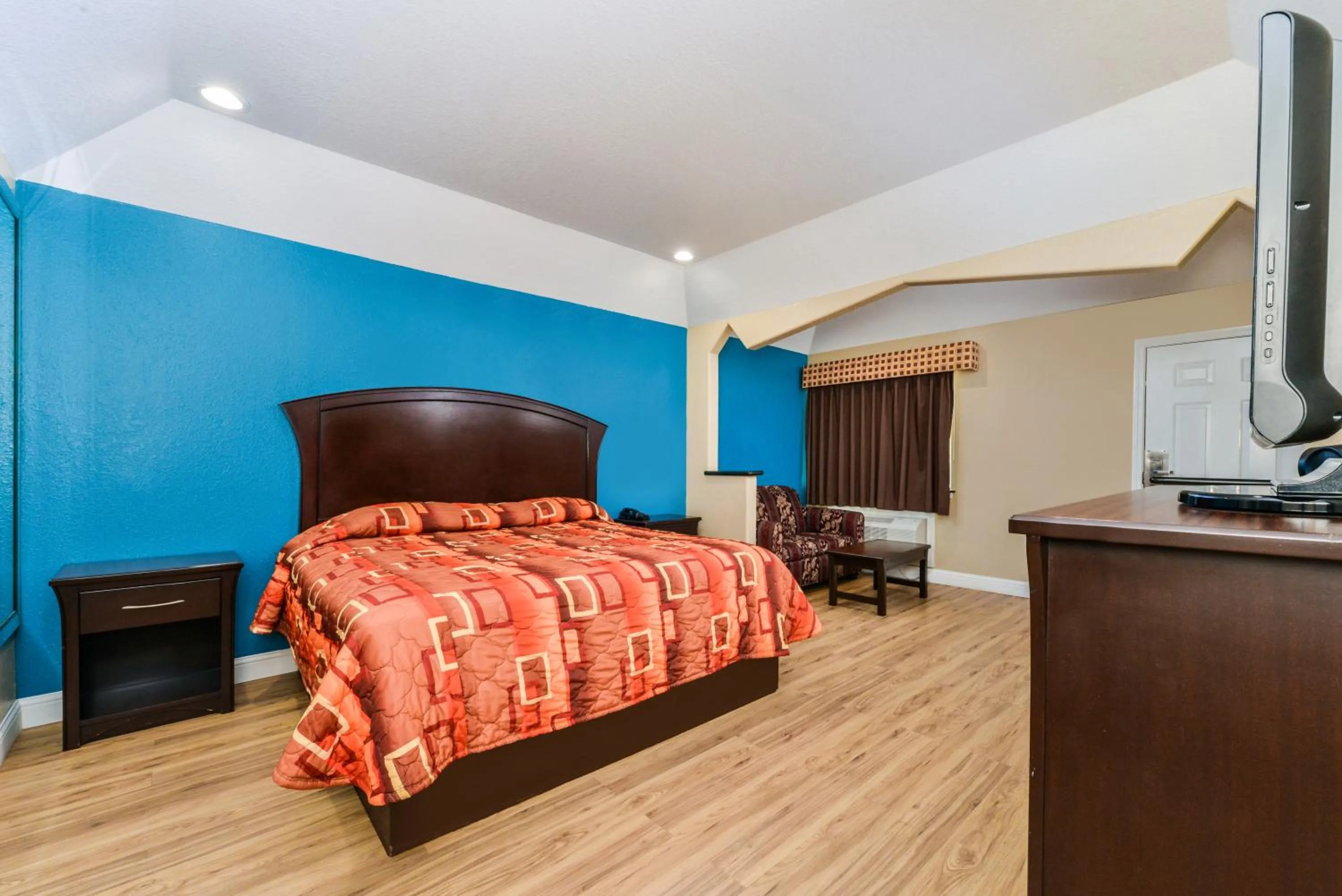 Bed in Scottish Inn and Suites Highway Six South