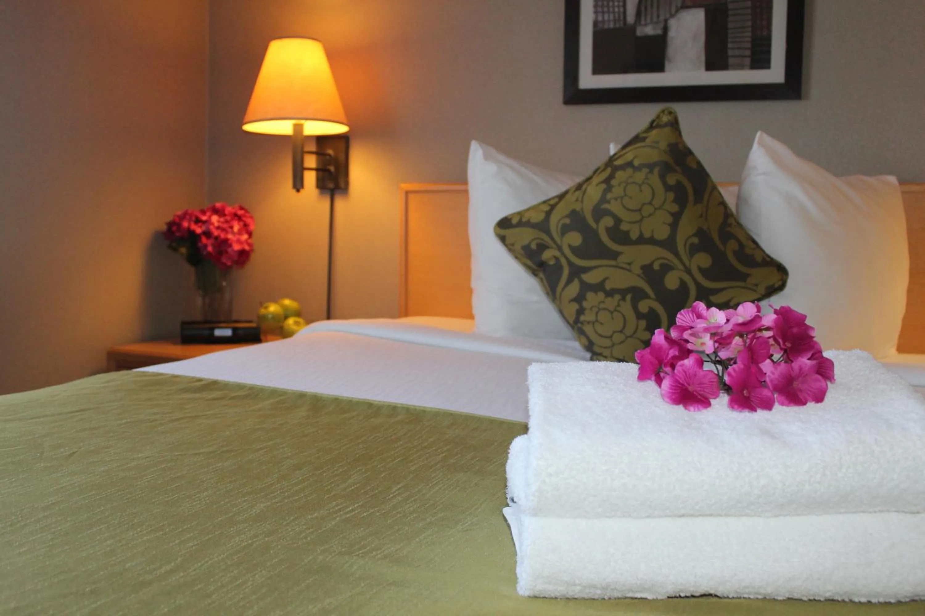 Bedroom, Bed in Travelodge by Wyndham Fort McMurray