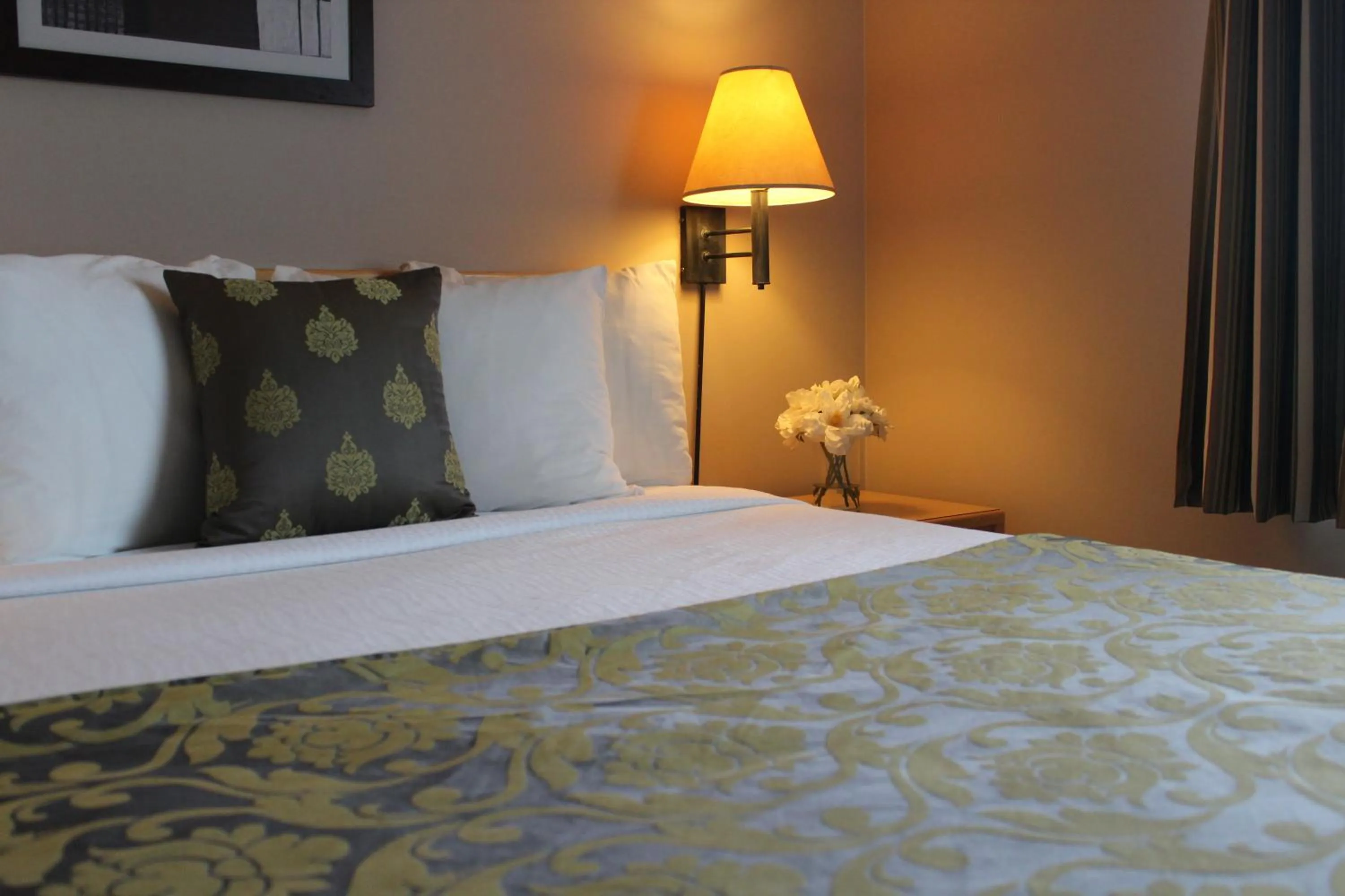 Decorative detail, Bed in Travelodge by Wyndham Fort McMurray