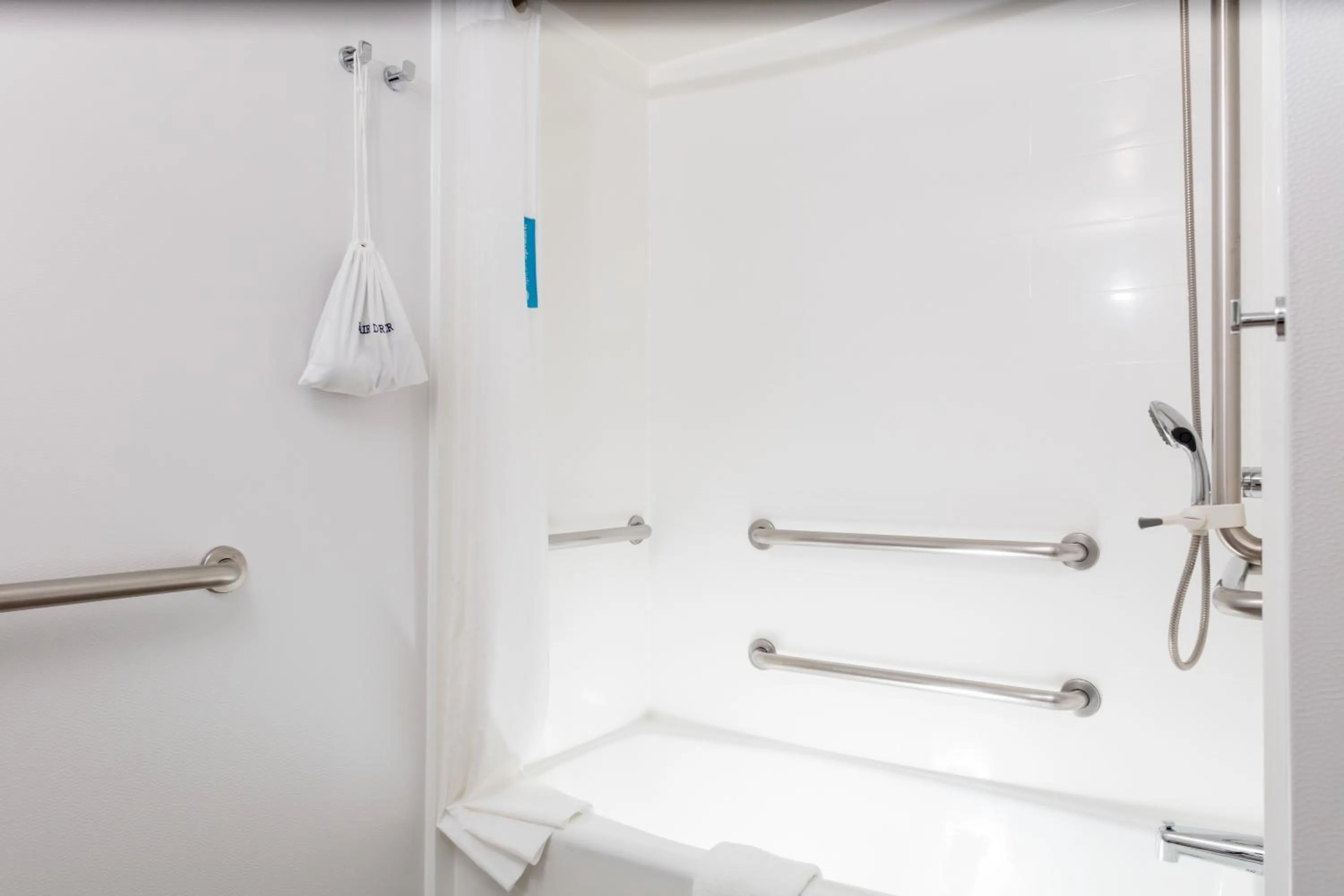 Bathroom in Hampton Inn & Suites Arlington Crystal City DCA