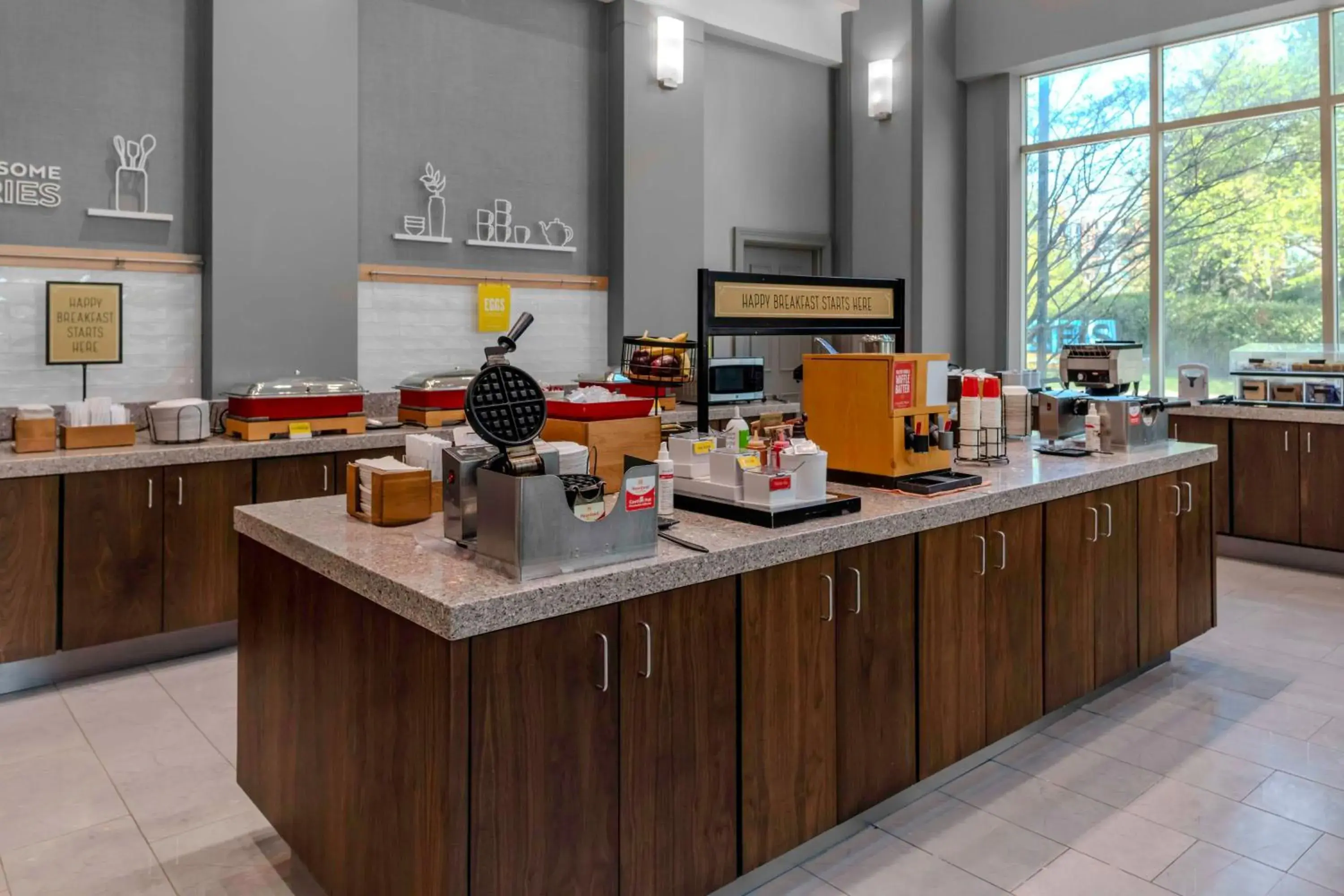 Breakfast in Hampton Inn & Suites Arlington Crystal City DCA Breakfast in Hampton Inn & Suites Arlington Crystal City DCA