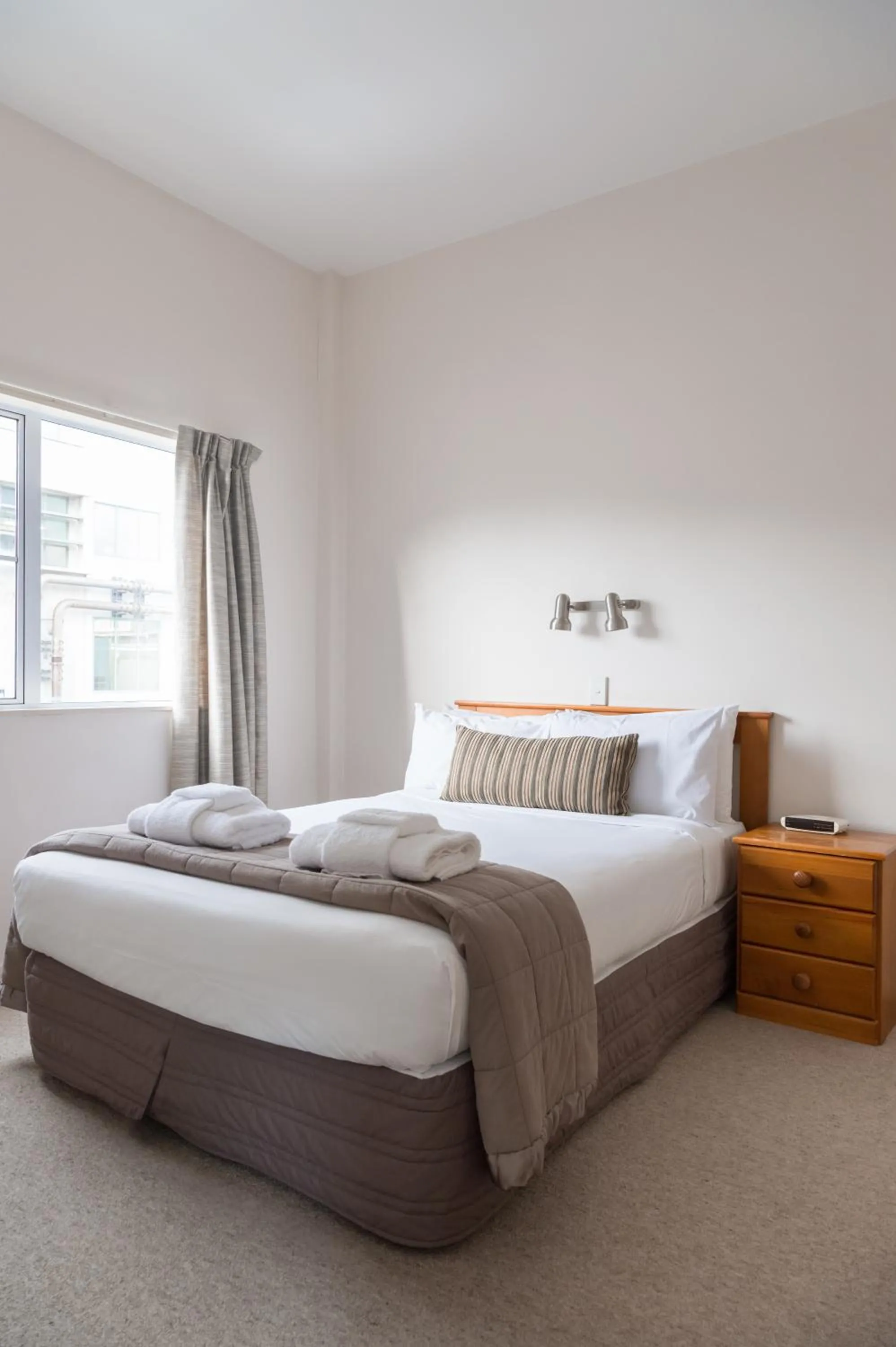 Bedroom, Bed in Courtenay Village