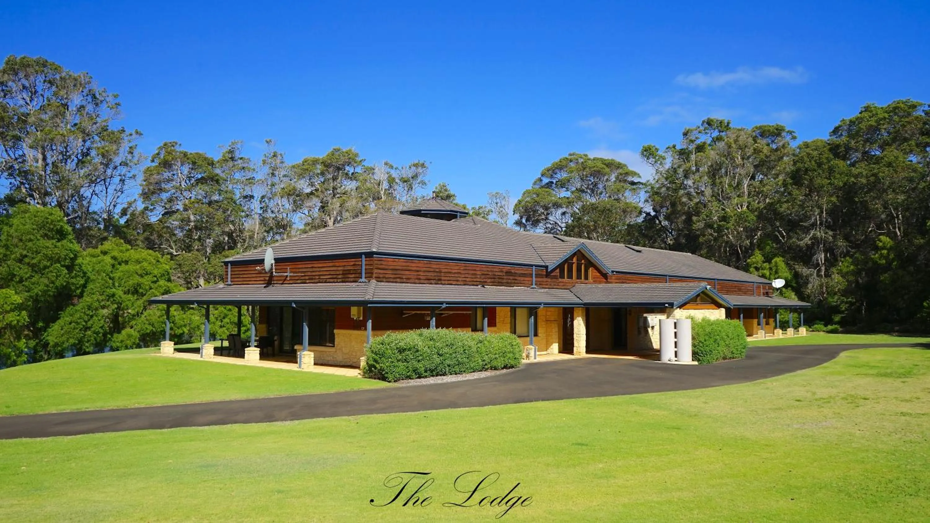 Property building in Harmony Forest Cottages & Lake side Lodge