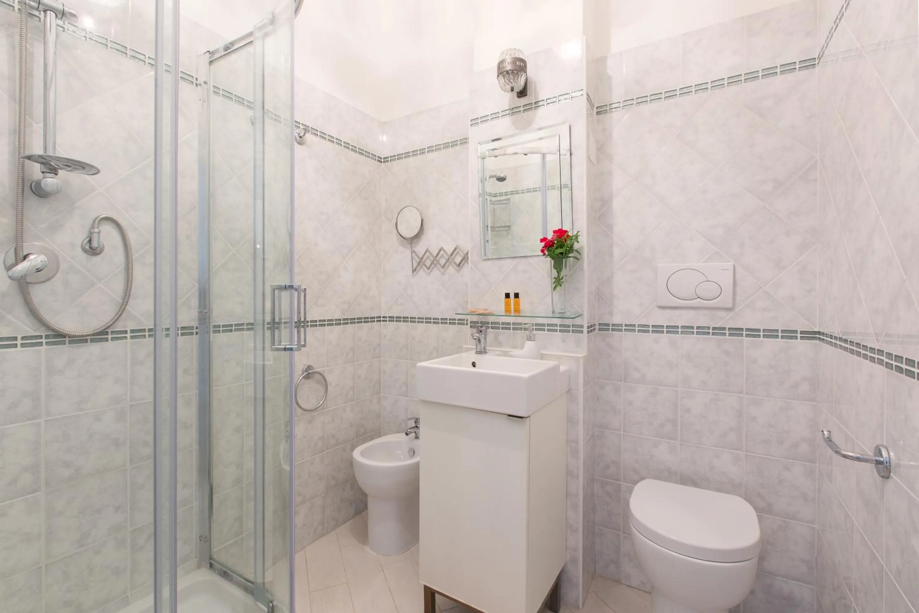 Bathroom in ROMAC Gianicolo 3-Bedroom Holiday Apartment