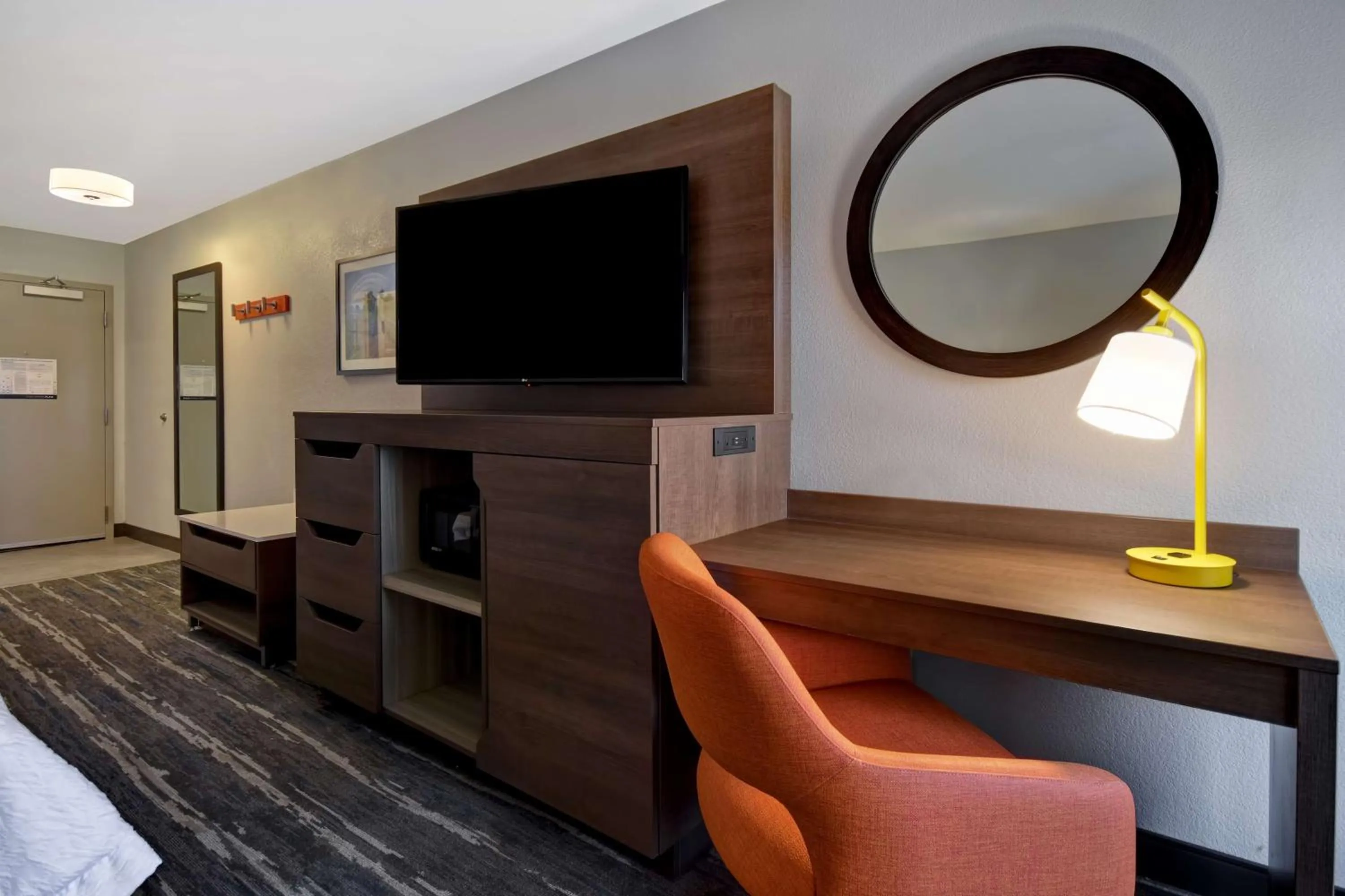 Bedroom, Bed in Hampton Inn Potomac Mills Woodbridge