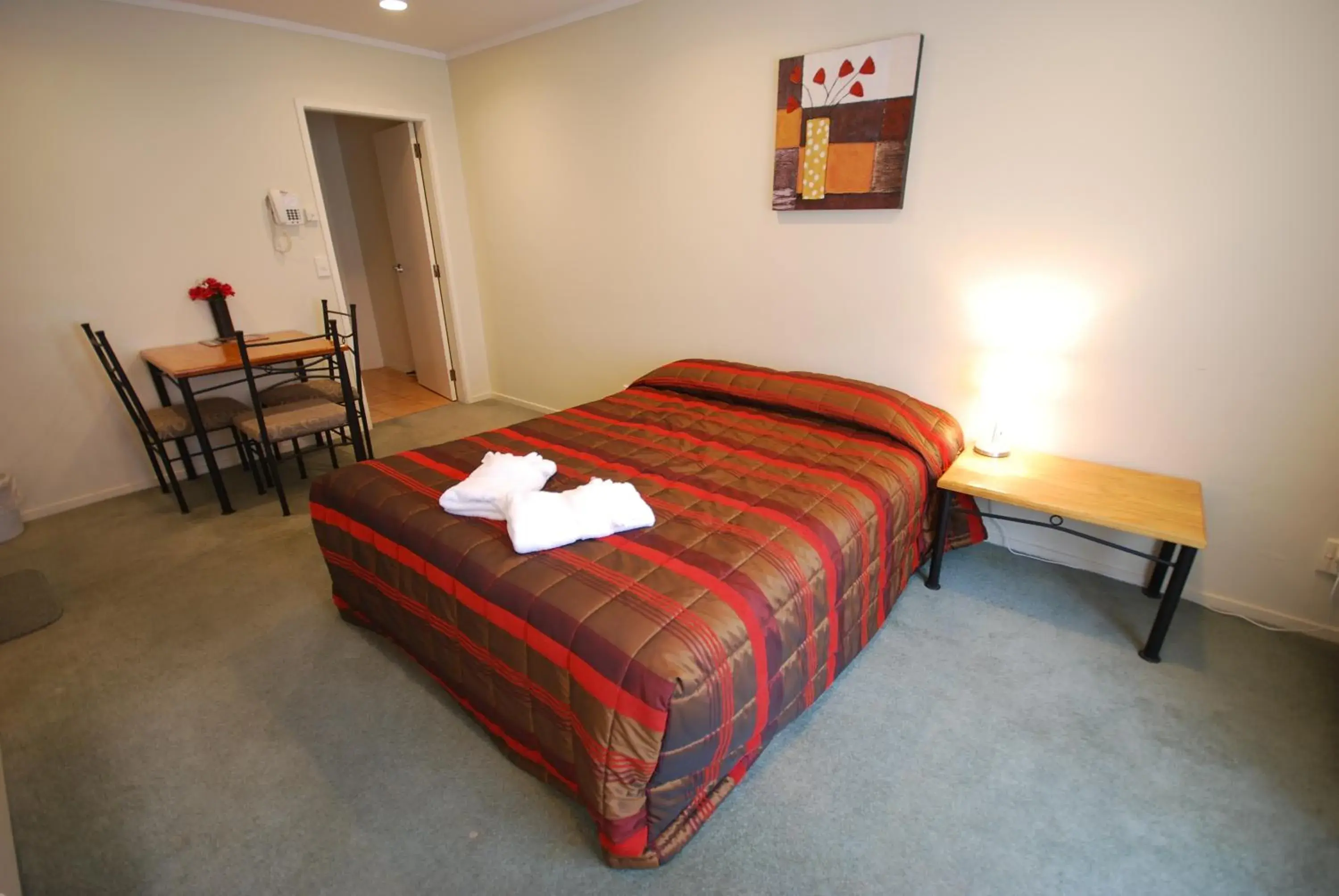 Two-Bedroom Apartment in Baden Lodge Motel - PRIVATE SPA Bath Two-Bedroom Apartment in Baden Lodge Motel - PRIVATE SPA Bath