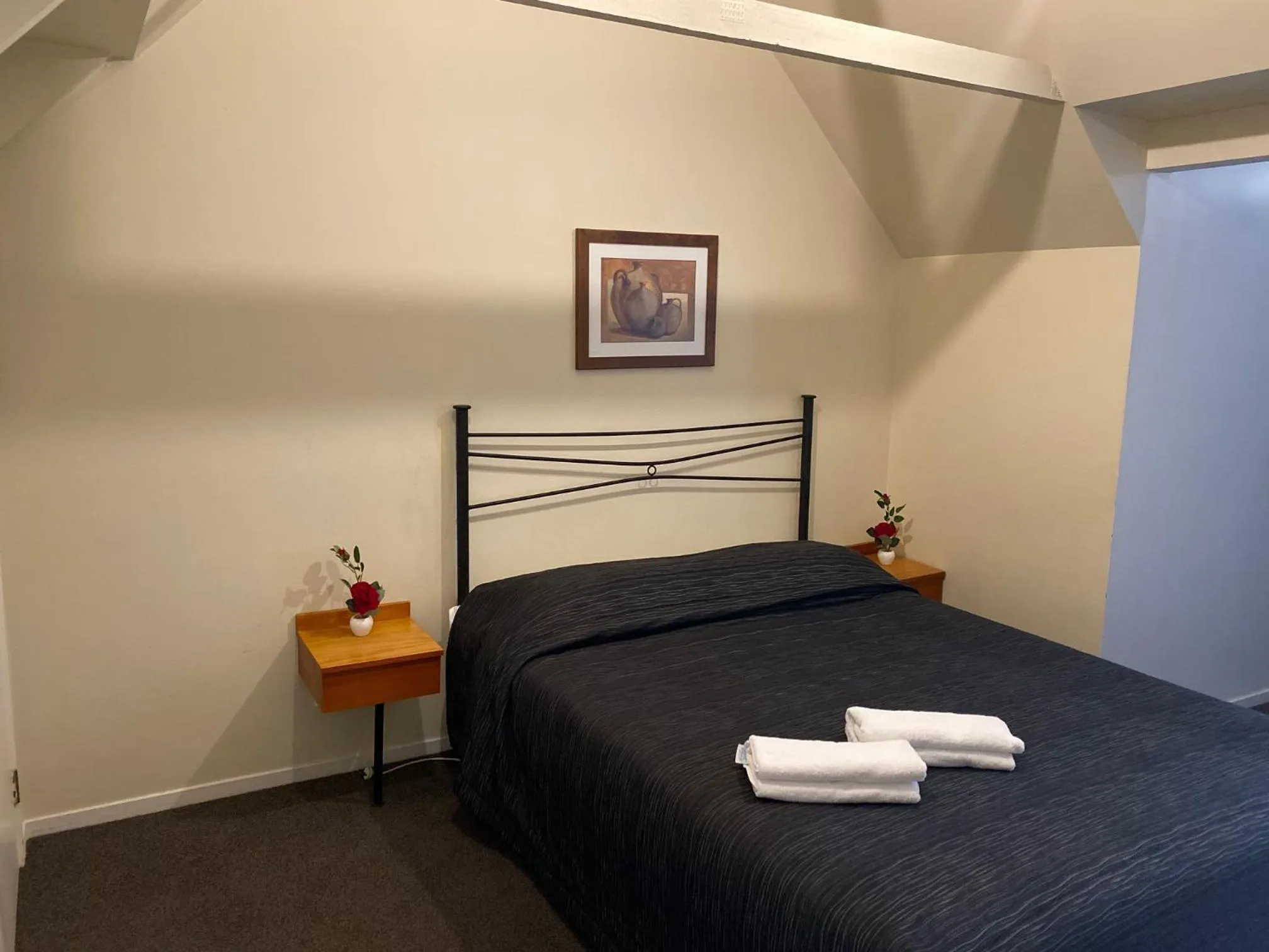 Bedroom, Bed in Baden Lodge Motel - PRIVATE SPA Bath