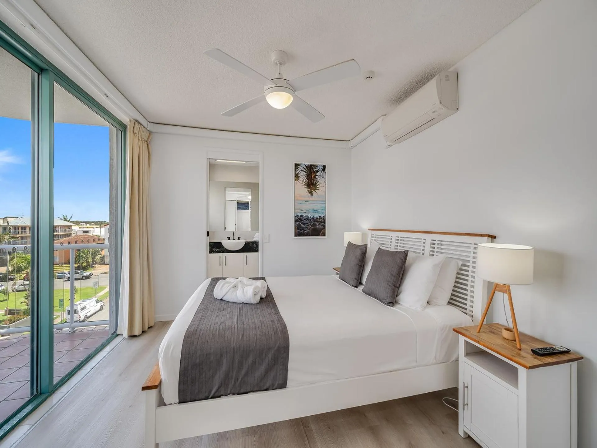 Bedroom, Bed in Waterview Resort