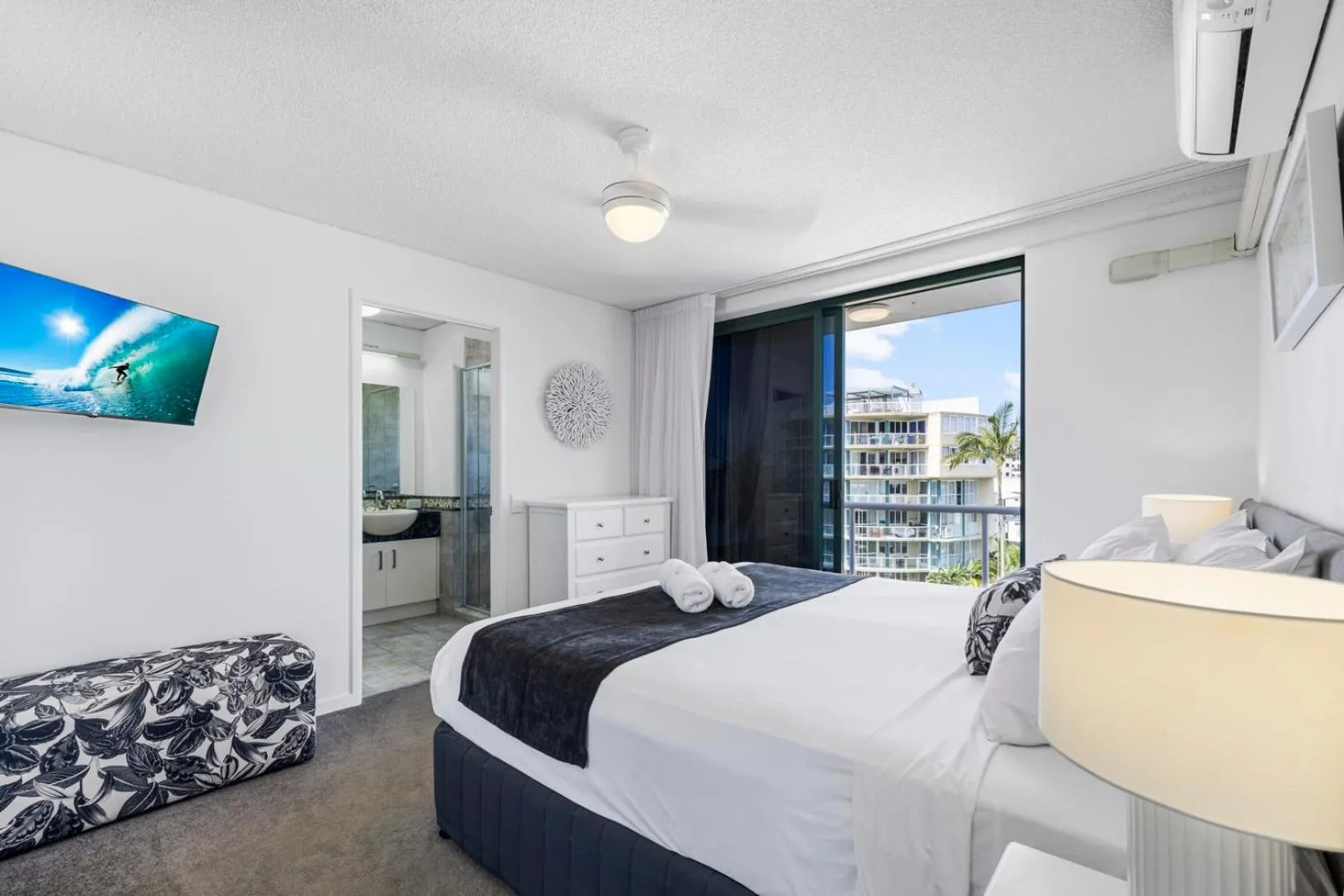 Bedroom, Bed in Waterview Resort