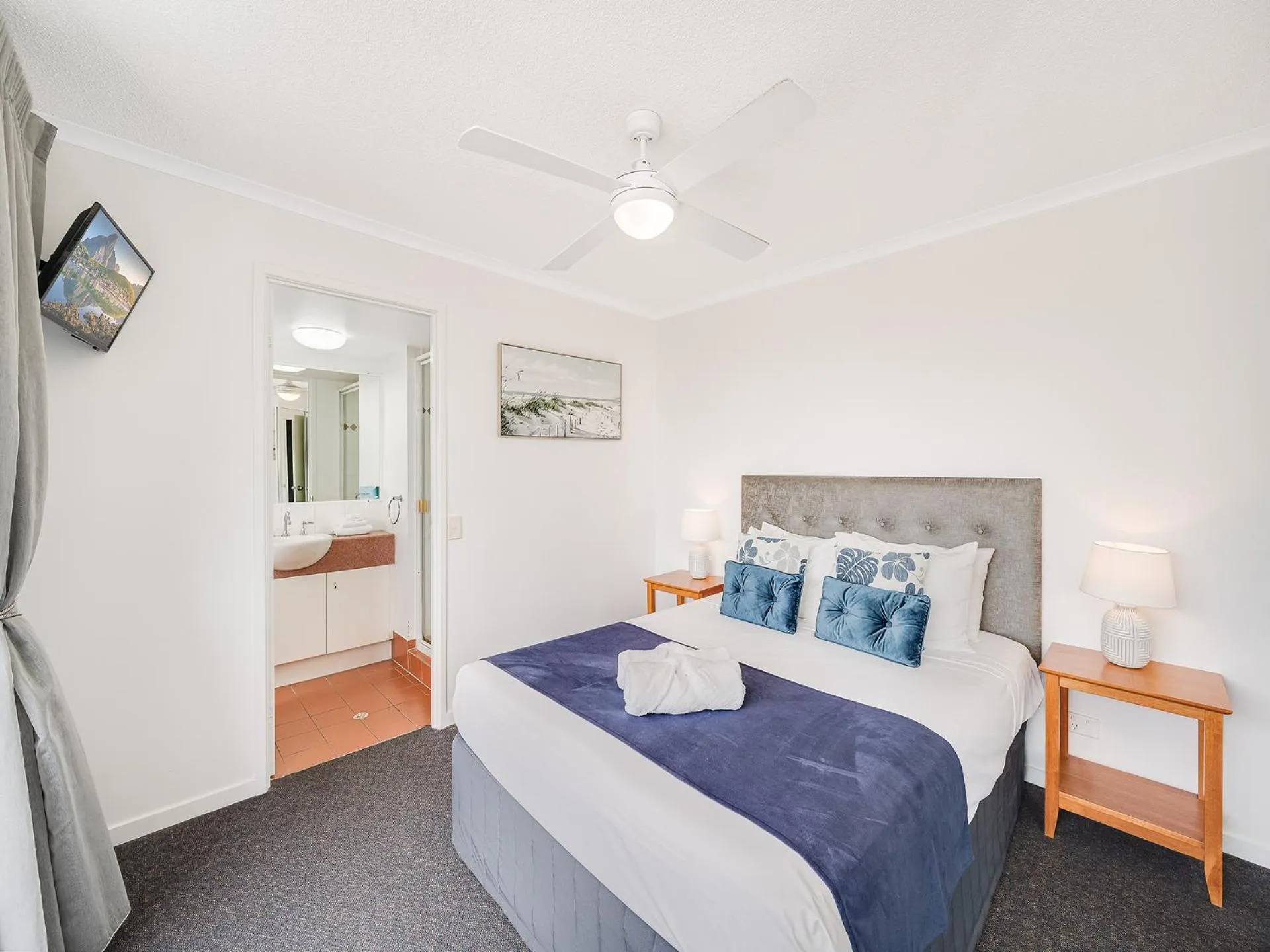 Bedroom, Bed in Waterview Resort