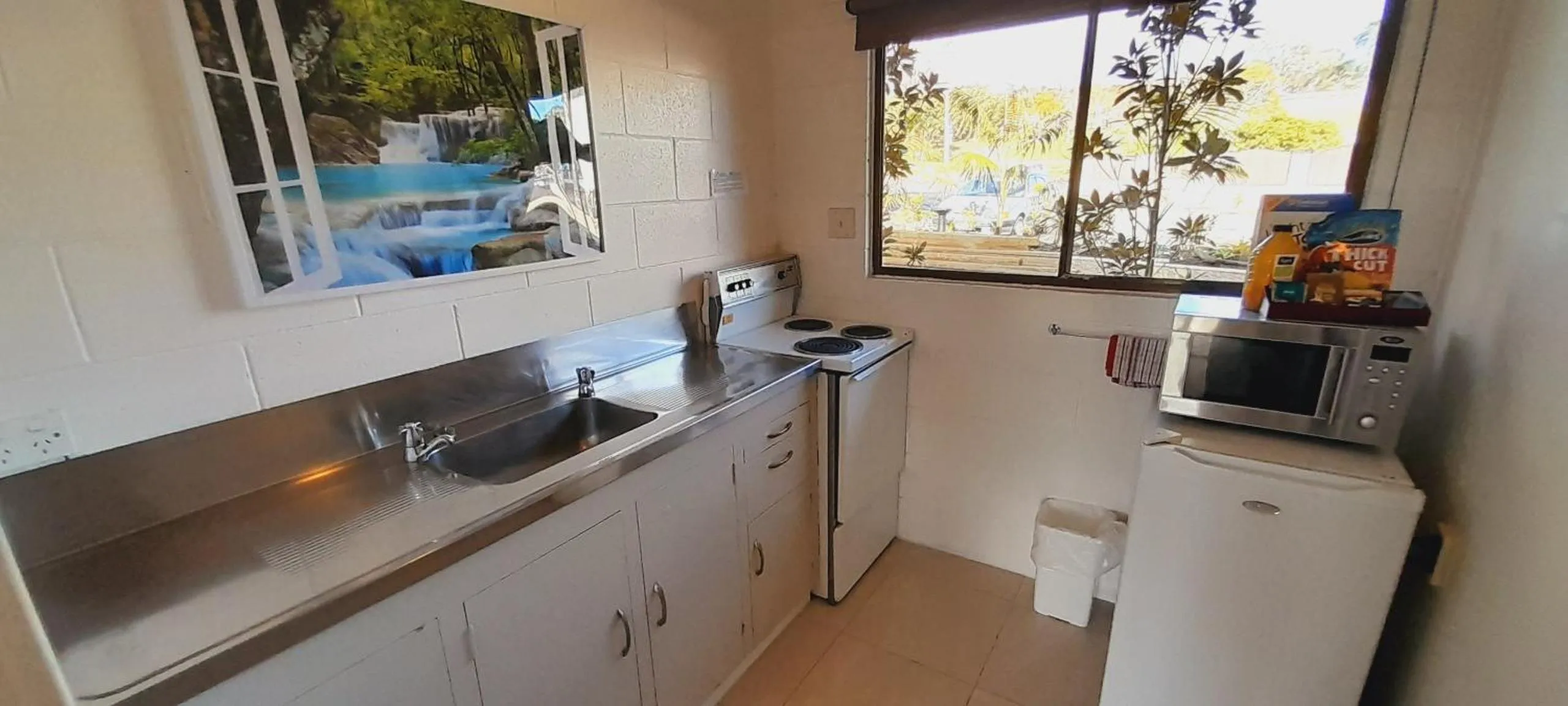 Kitchen or kitchenette in Waterfalls Estate - Motel & Campground