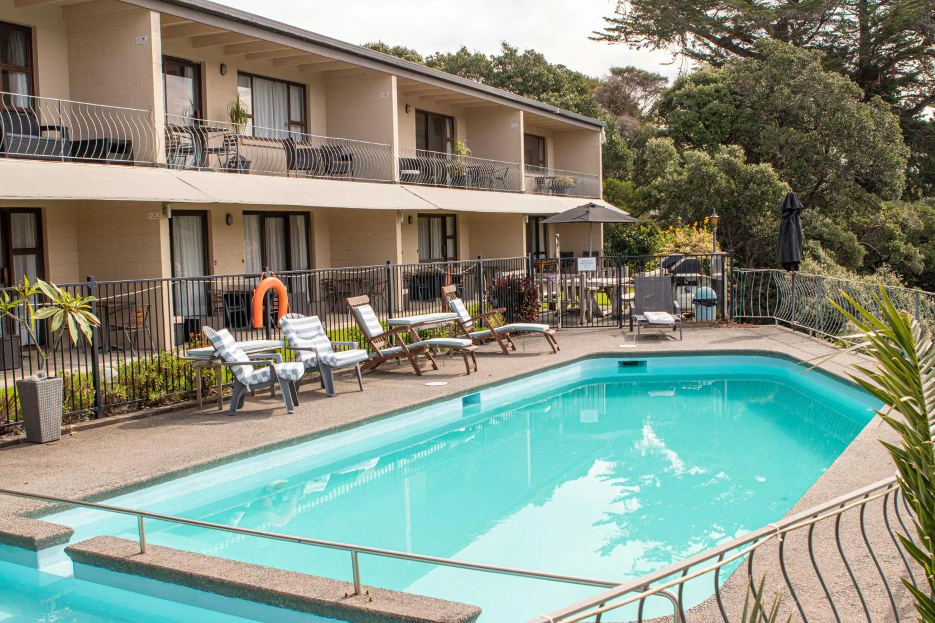 Waterfalls Estate - Motel & Campground