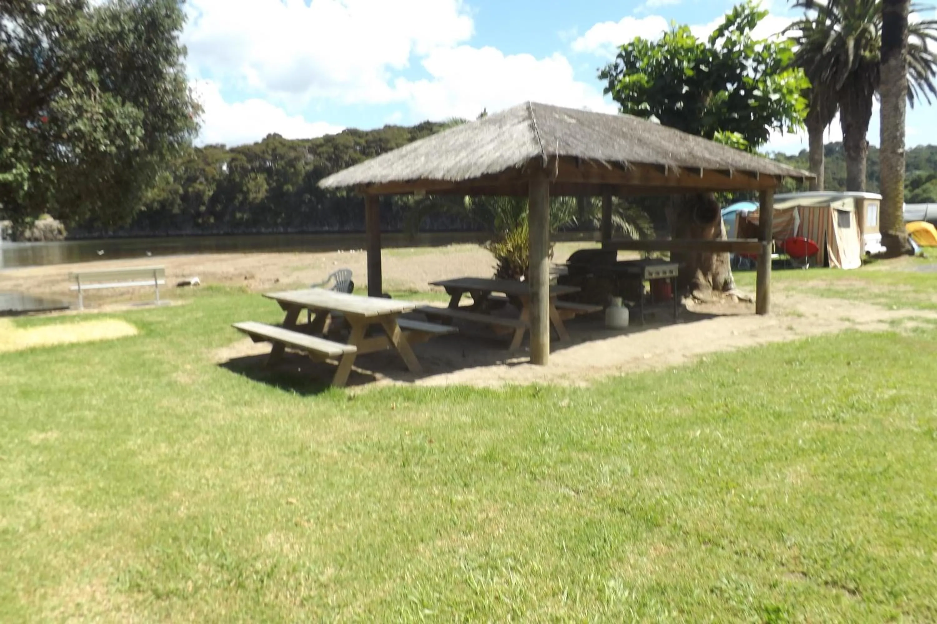 BBQ facilities in Waterfalls Estate - Motel & Campground