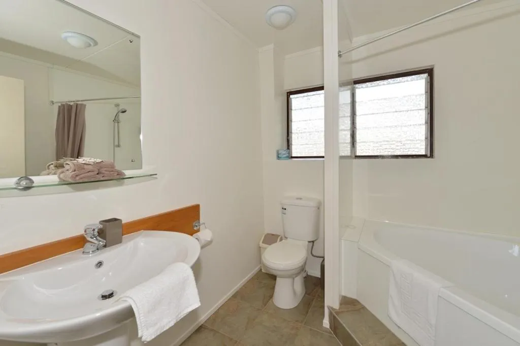 Bathroom in Waterfalls Estate - Motel & Campground