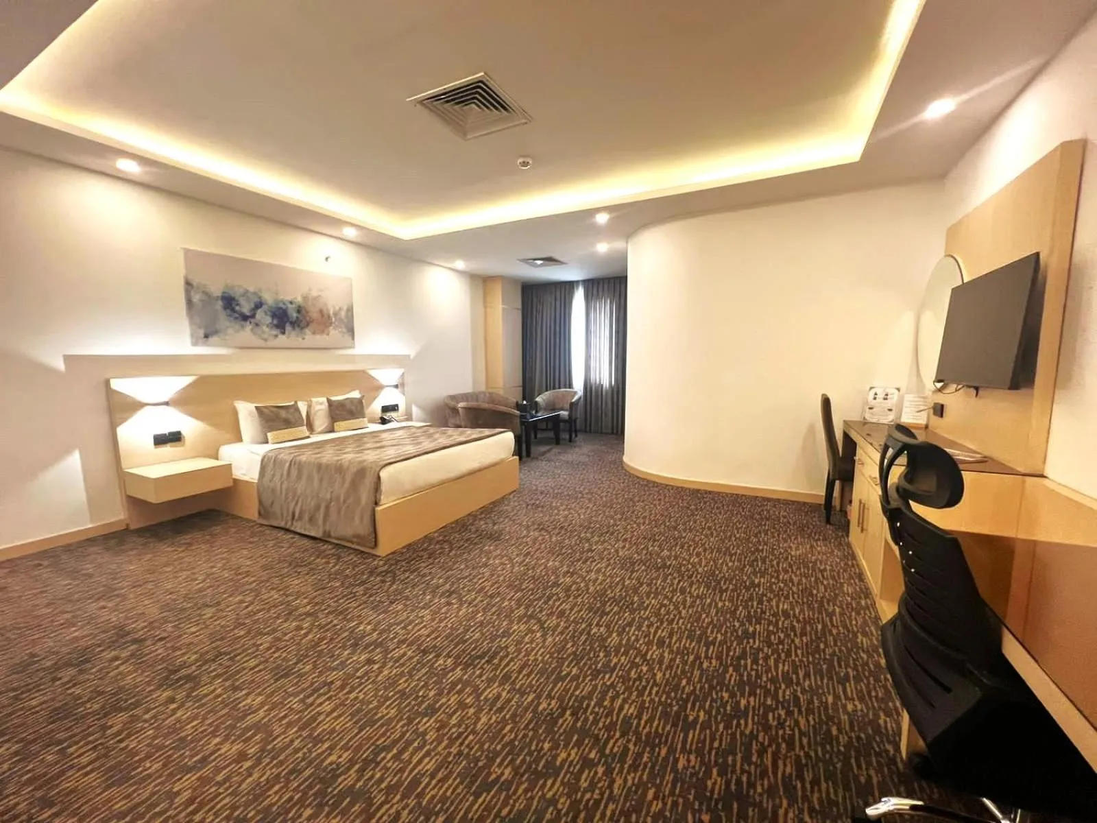 Bed in Van Royal Hotel