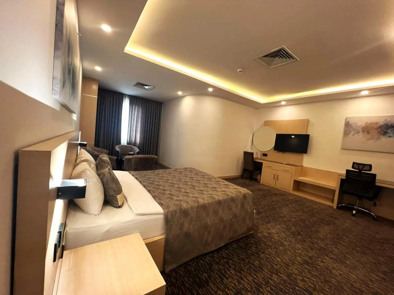 Bed in Van Royal Hotel