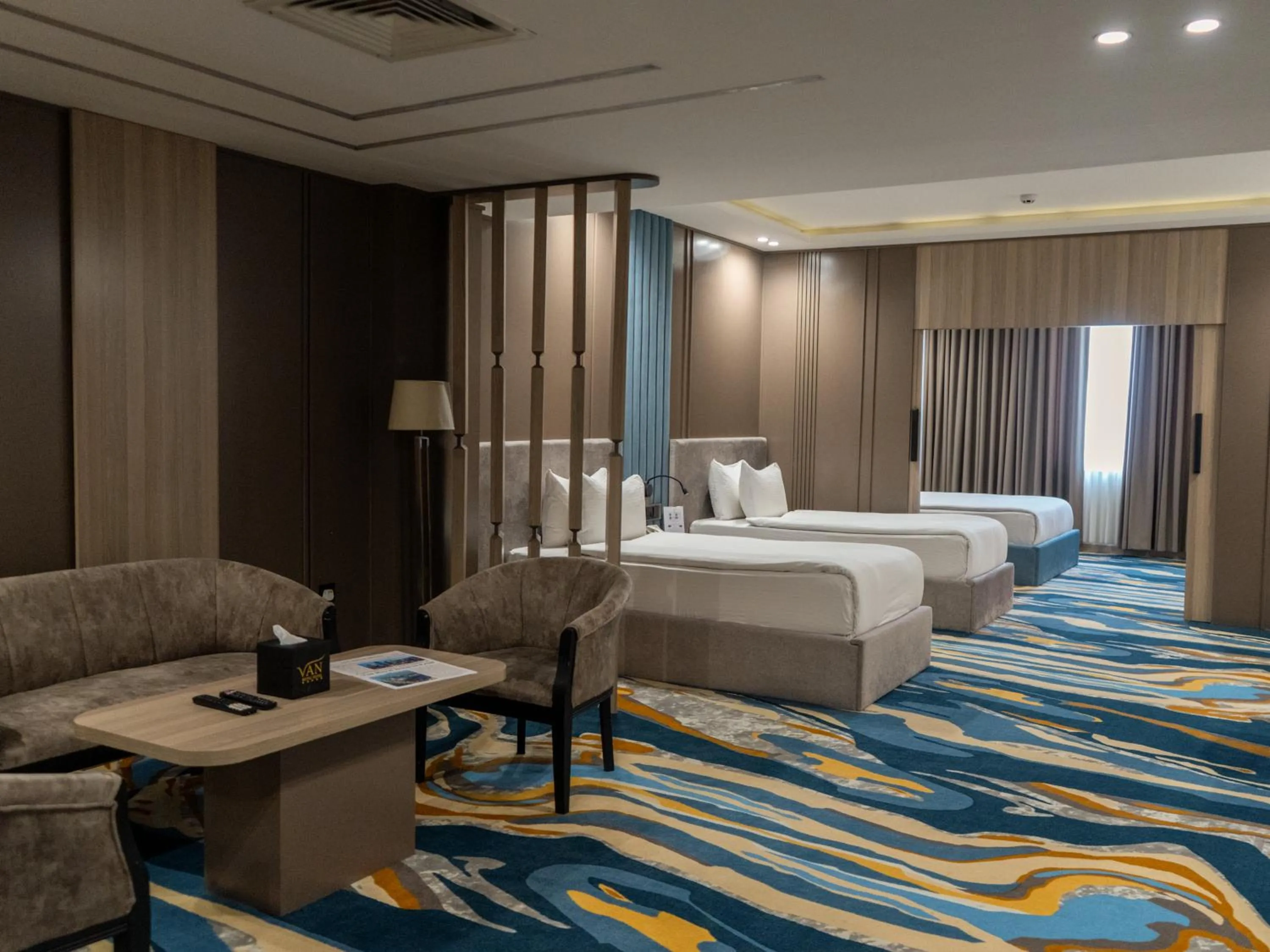 Bedroom, Bed in Van Royal Hotel