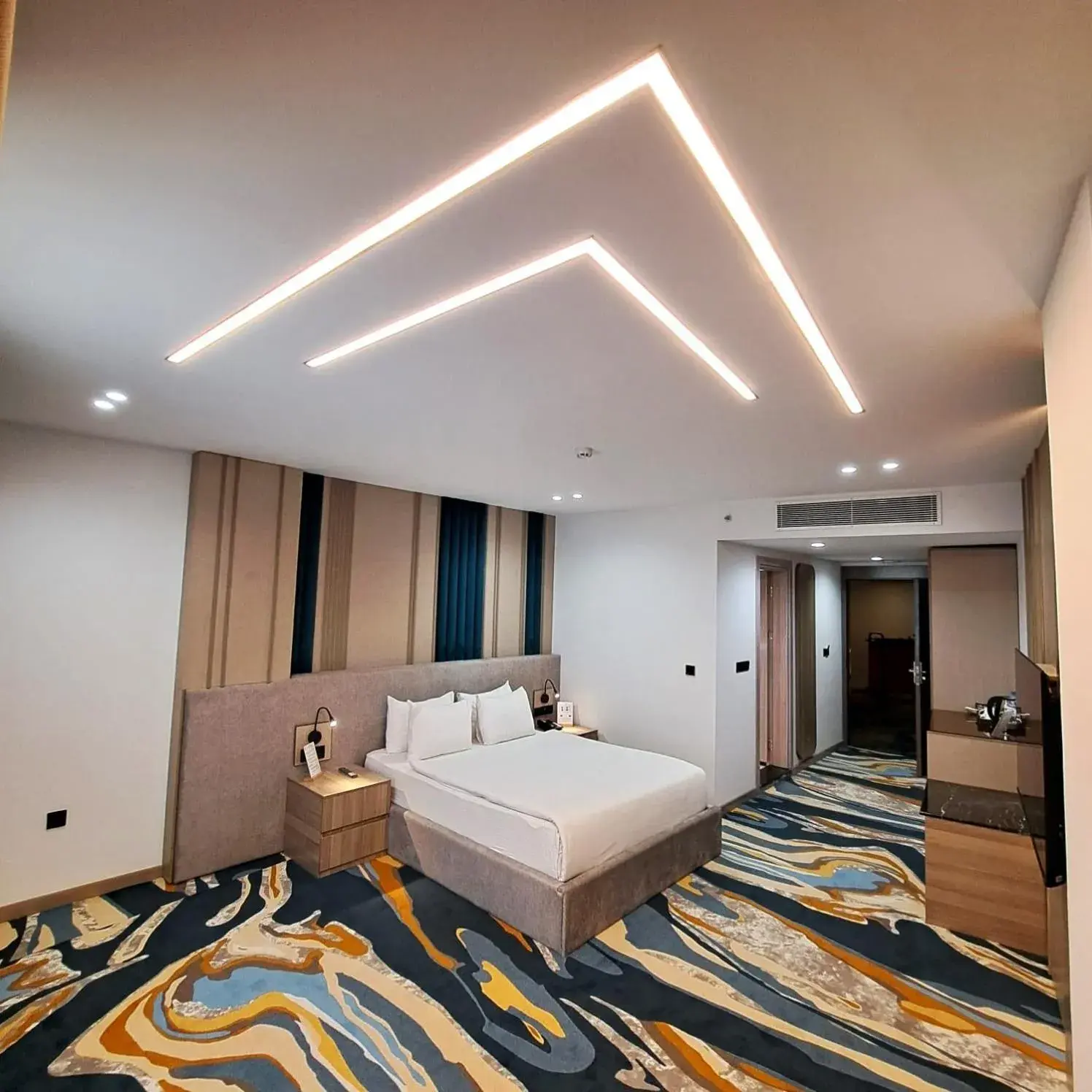 Deluxe King Room - single occupancy in Van Royal Hotel Deluxe King Room - single occupancy in Van Royal Hotel