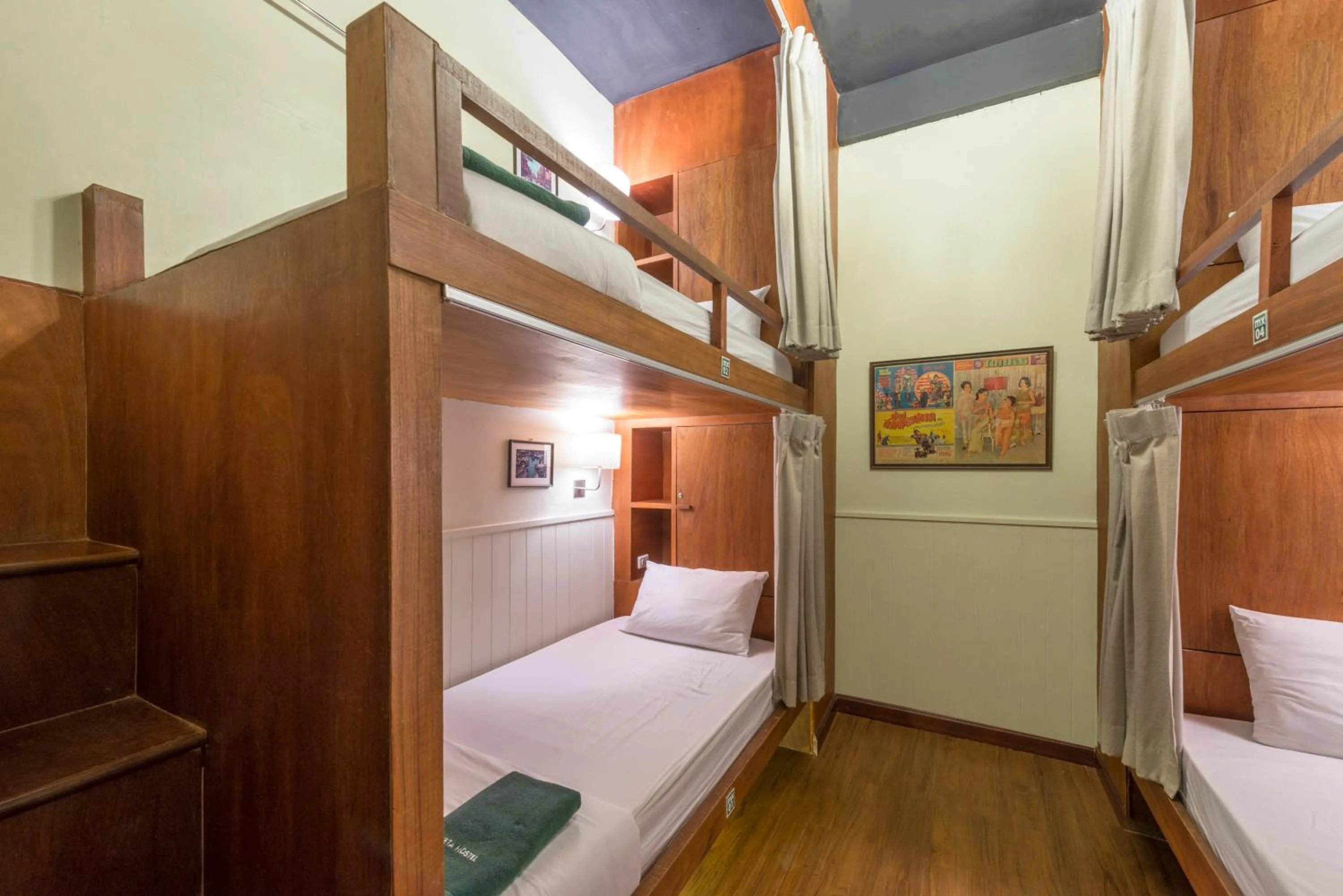 bunk bed, Bed in Suneta Hostel Khaosan