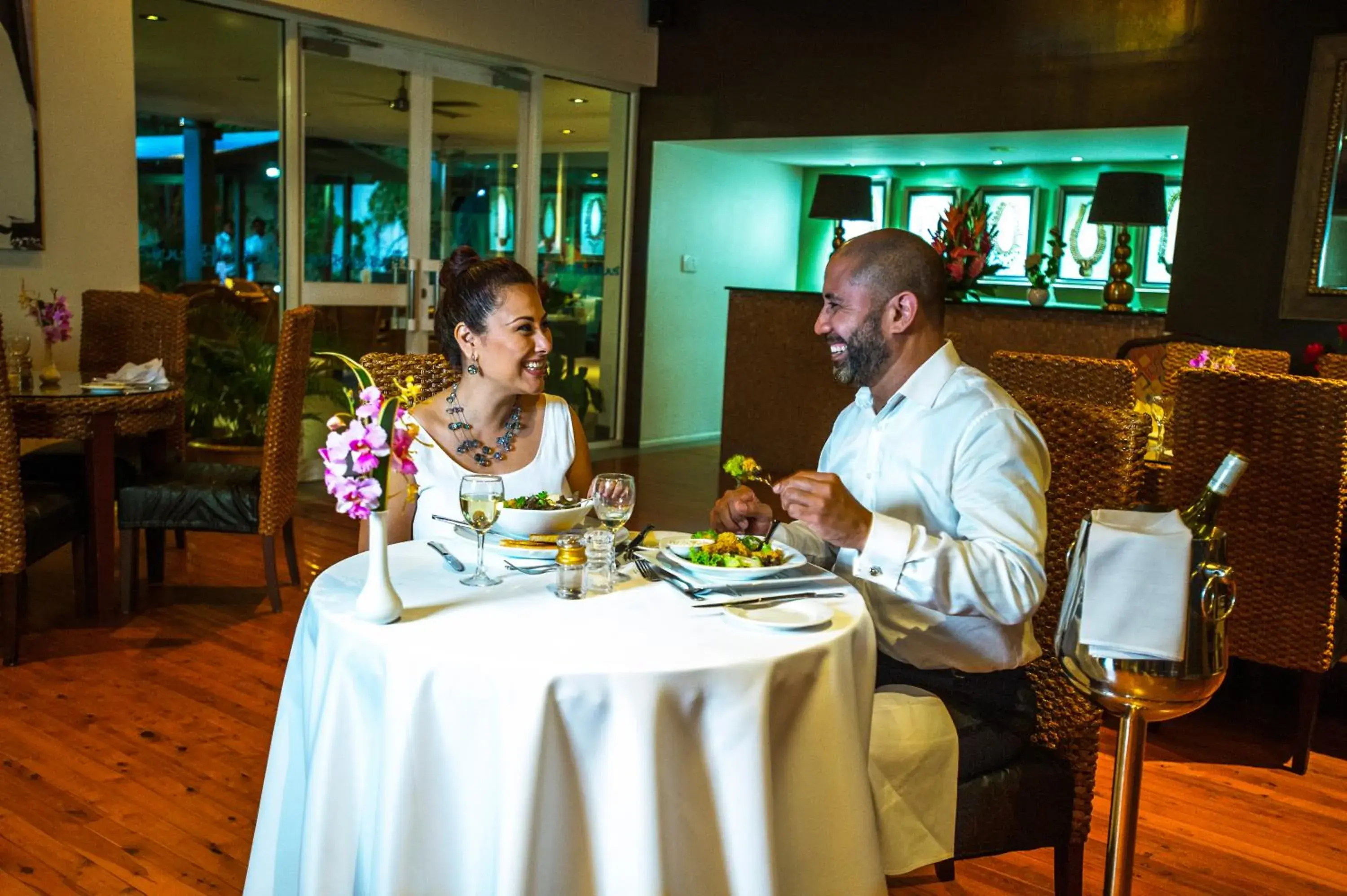 Restaurant/places to eat in Heritage Park Hotel Restaurant/places to eat in Heritage Park Hotel