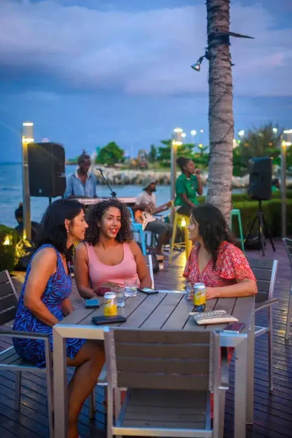 Restaurant/places to eat in Heritage Park Hotel Restaurant/places to eat in Heritage Park Hotel