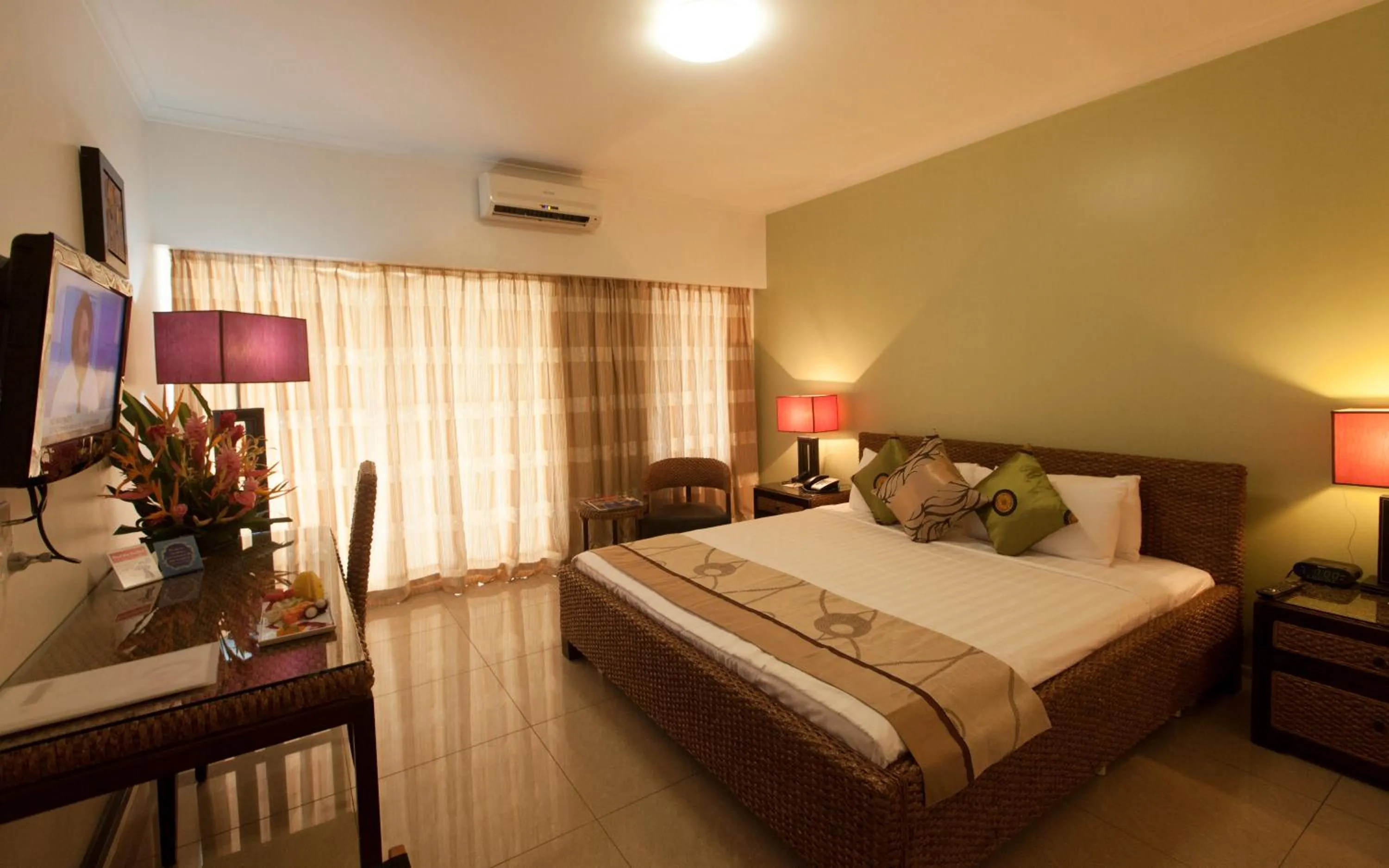 Decorative detail, Bed in Heritage Park Hotel