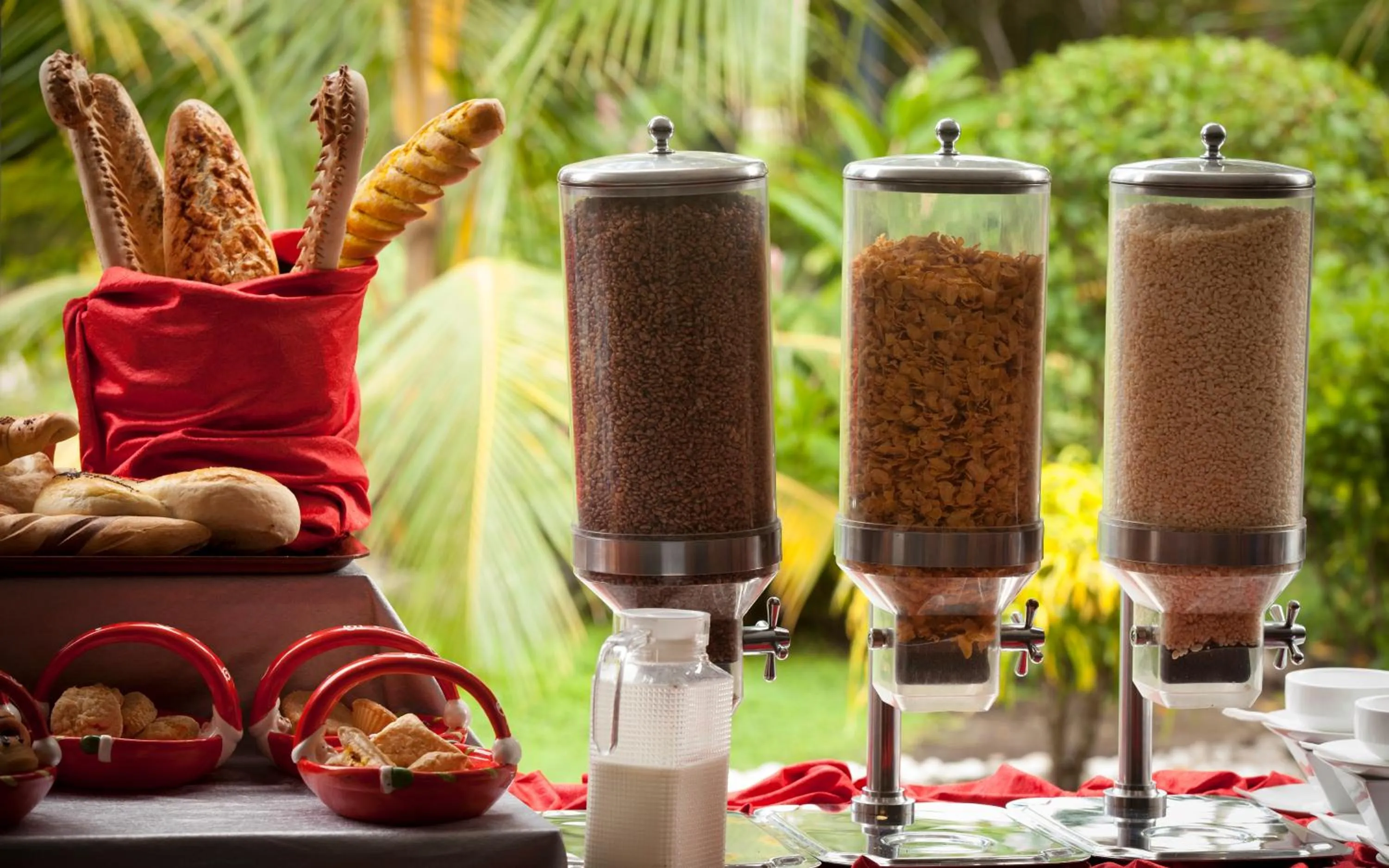 Food and drinks in Heritage Park Hotel